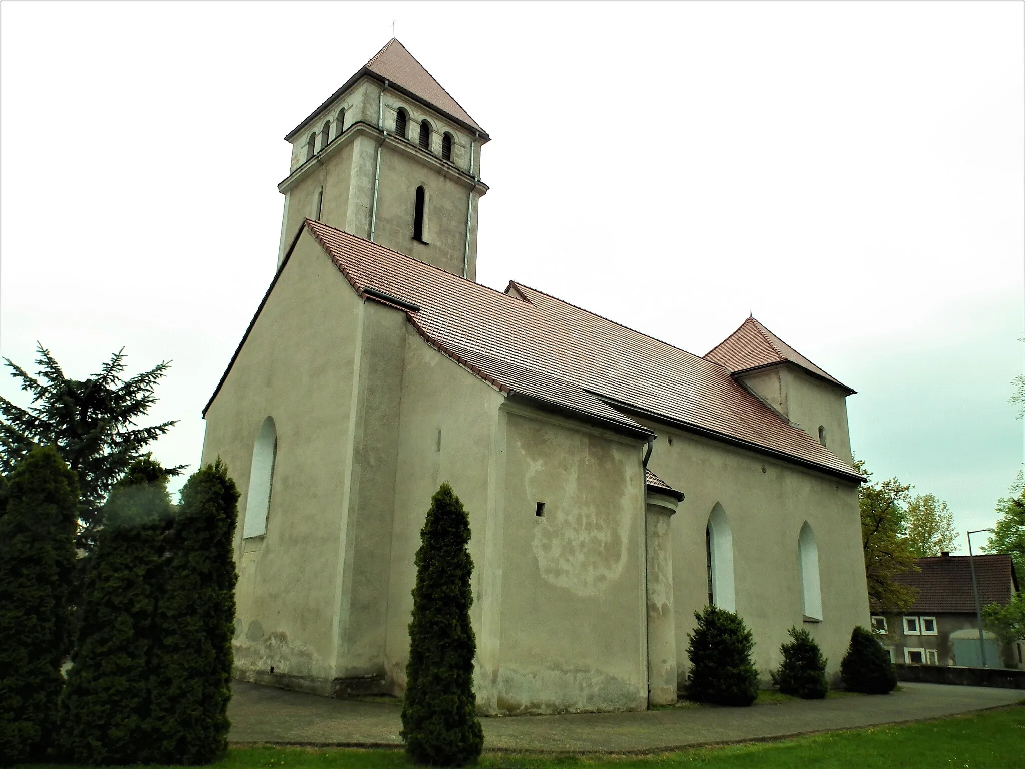 Photo showing: Kościół Narodzenia Najświętszej Maryi Panny w Ocicach – rzymskokatolicki kościół parafialny zlokalizowany w Ocicach (powiat bolesławiecki, województwo dolnośląskie).