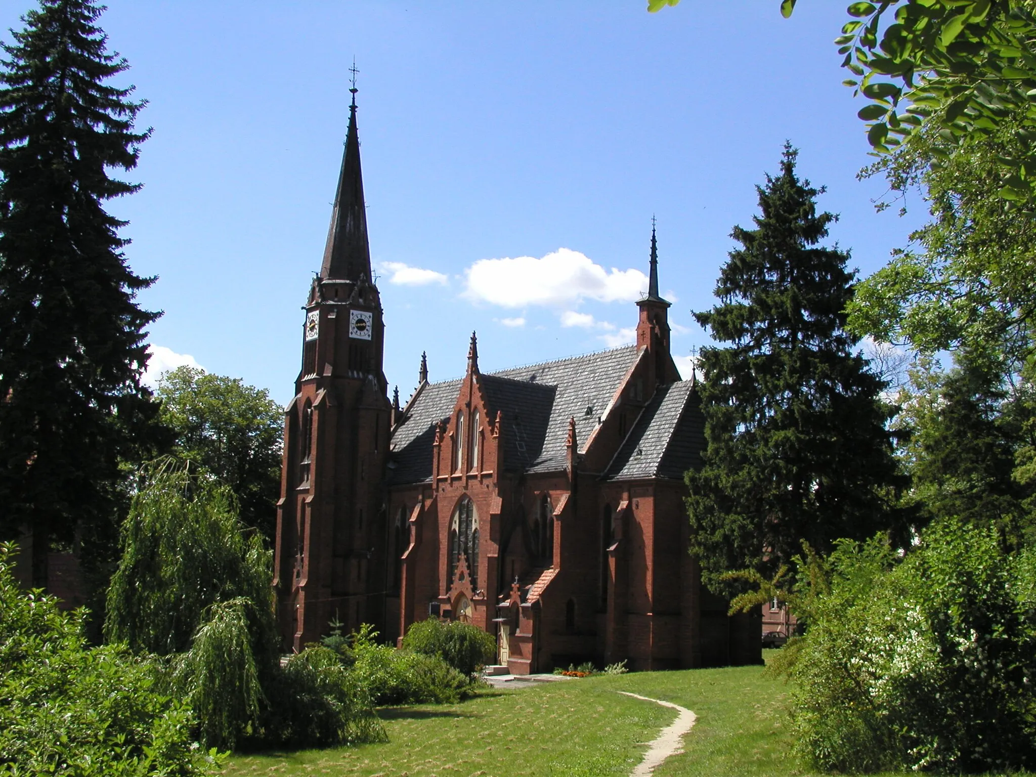 Photo showing: Parish church of Sacred Heart of Jesus in Oborniki Śląskie (Poland).