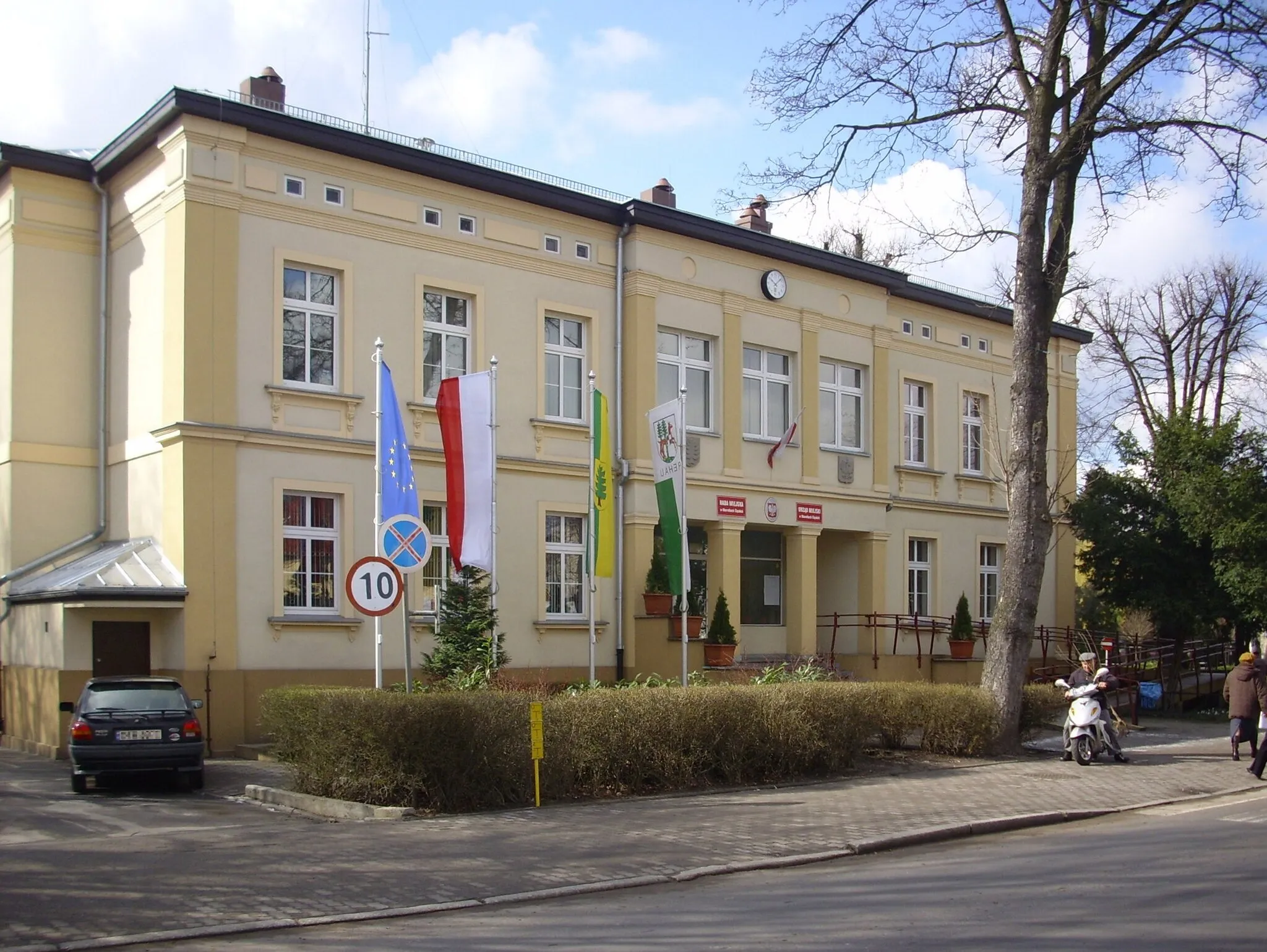 Photo showing: Oborniki Śląskie. Urząd miasta i gminy.