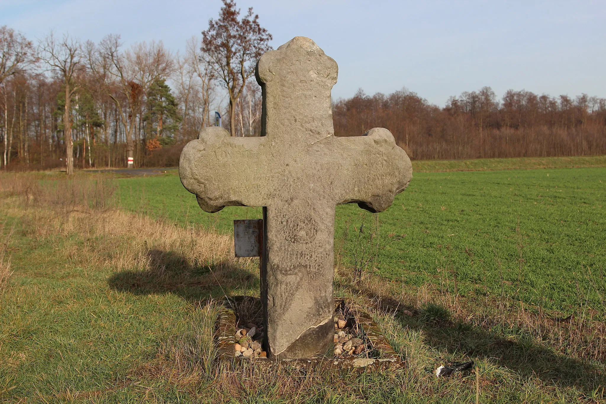 Photo showing: Stone cross in Niechlów