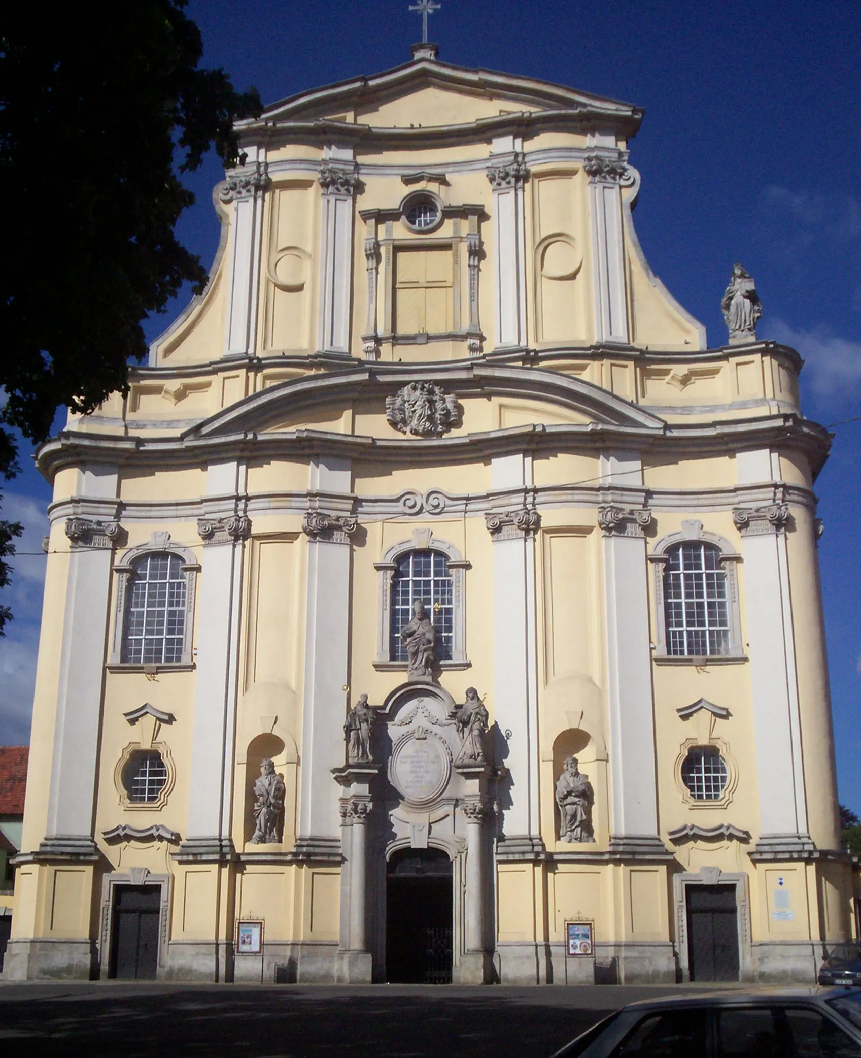 Photo showing: Lubomierz, kościół pw. Wniebowzięcia NMP i Św. Maternusa.