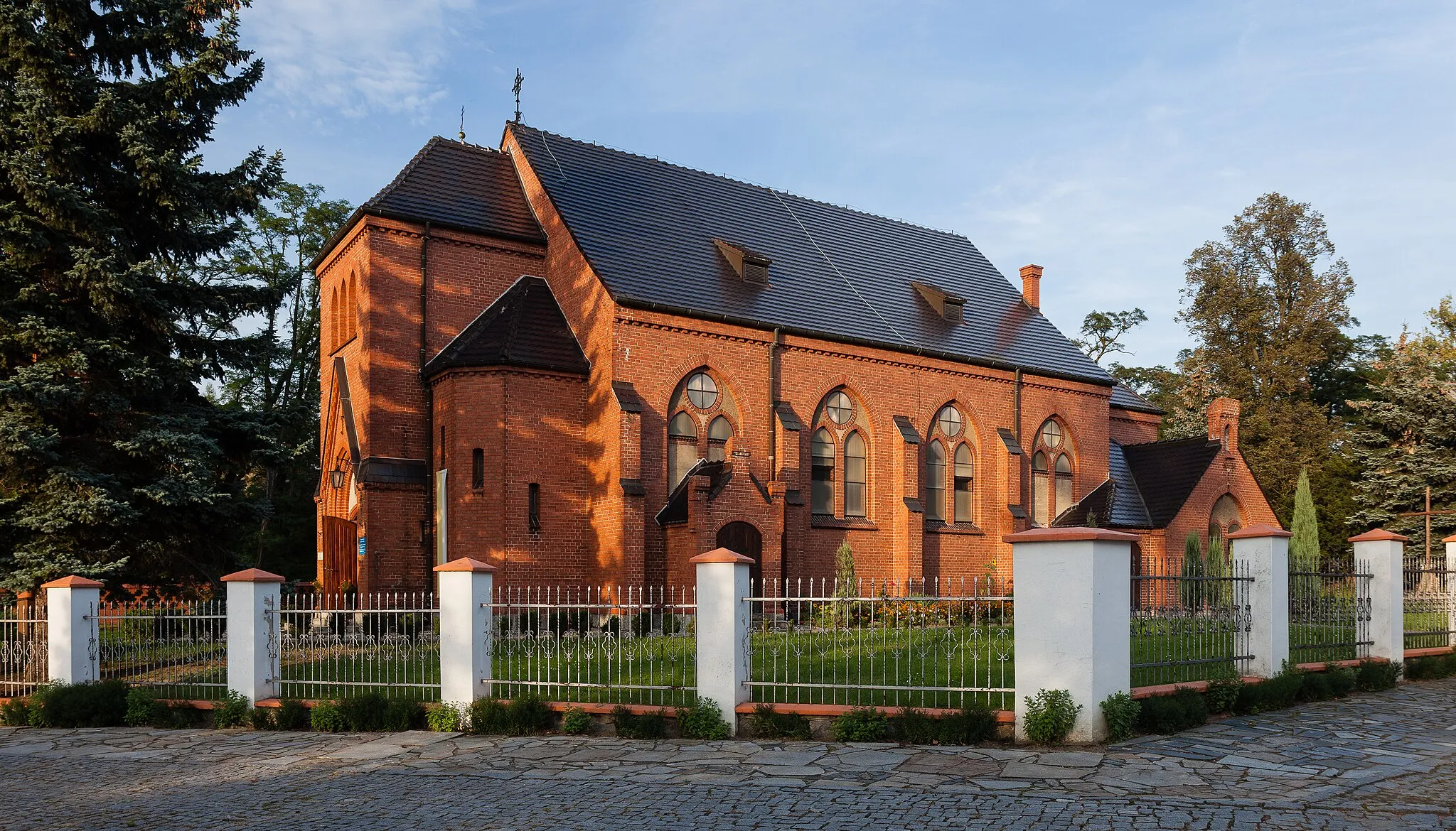 Photo showing: Krzydlina Mała - kościół parafialny pw. św. Michała Archanioła (zabytek