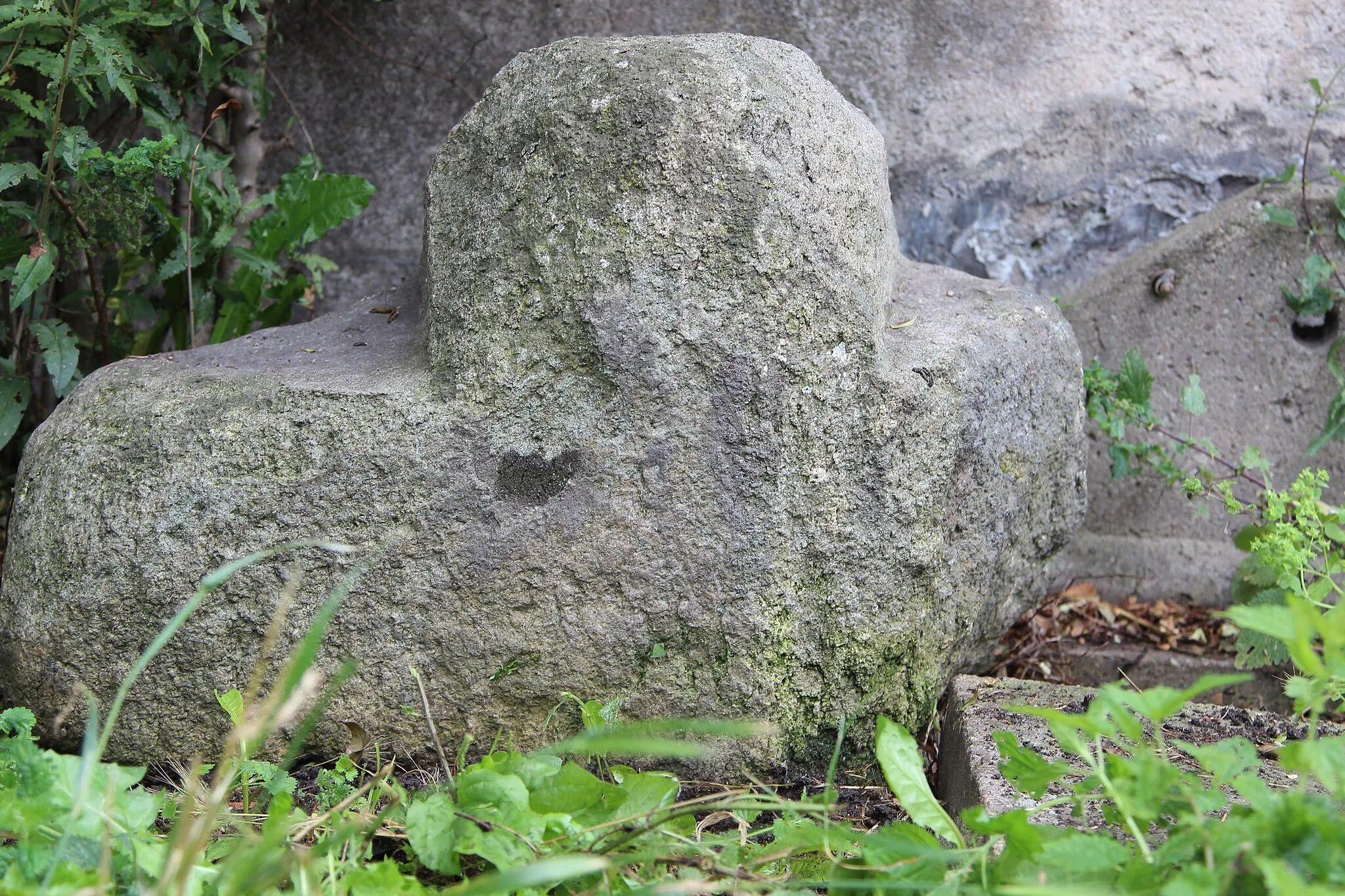 Photo showing: Stone cross in Kostomłot