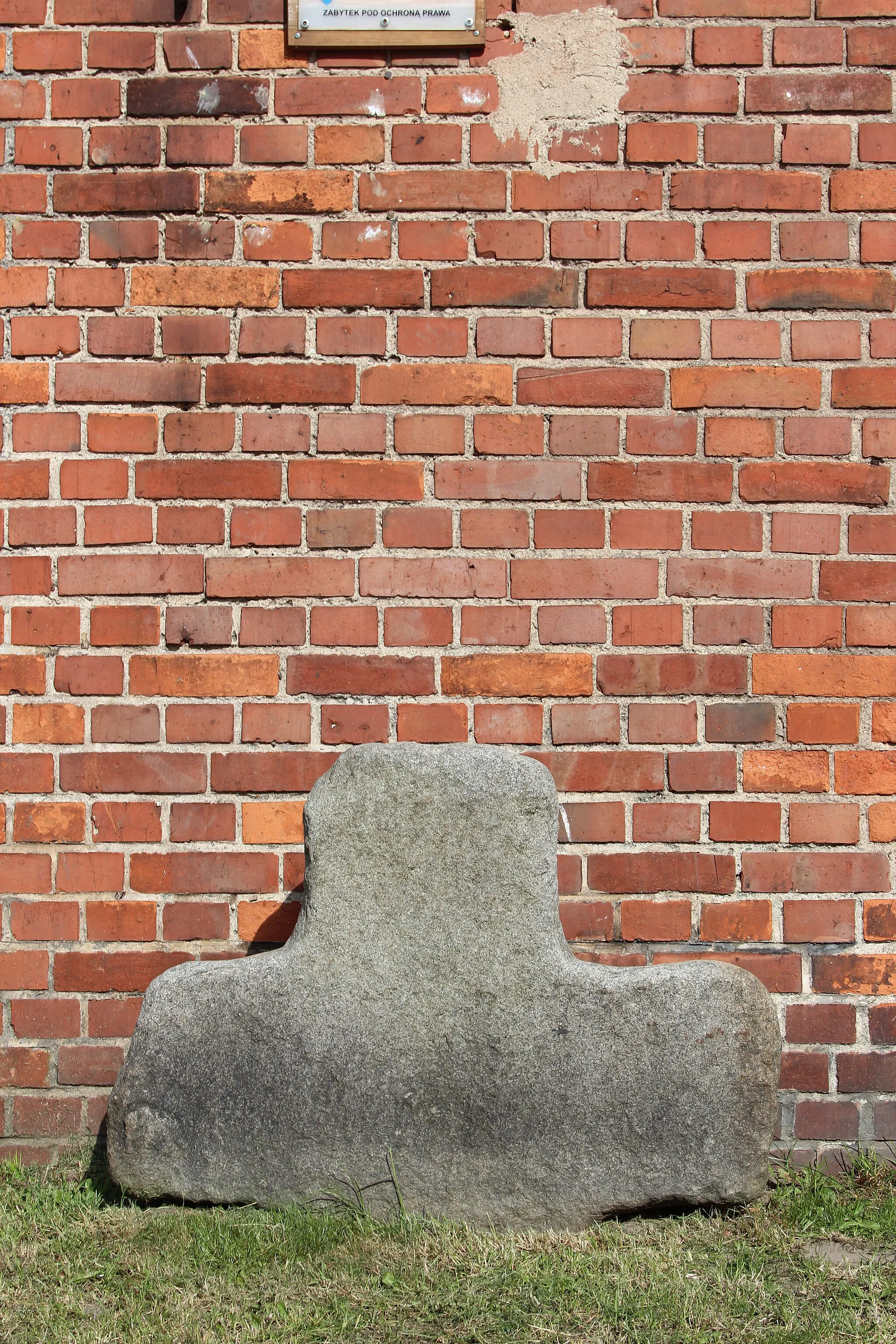 Photo showing: Stone cross in Korzeńsko