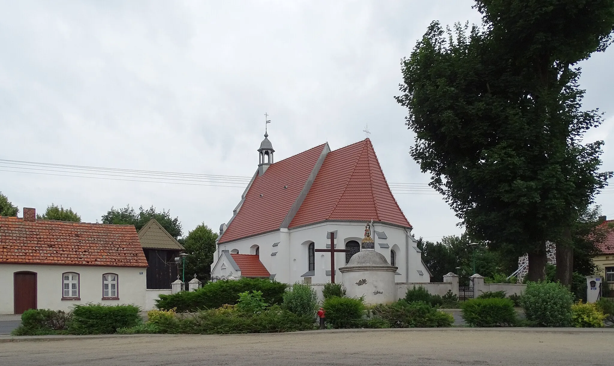 Photo showing: Konary, Rawicz county, Poland. Parish church of Saint Michael from 1512. Rebuilt in 1782.