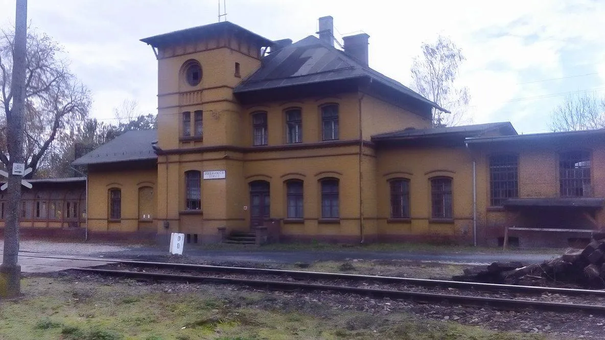 Photo showing: Stacja kolejowa - widok od strony Kruczych Skał
