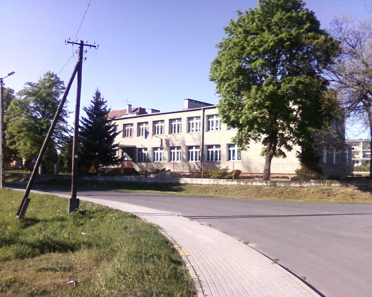 Photo showing: Primary School in Idzikowice (Poland)