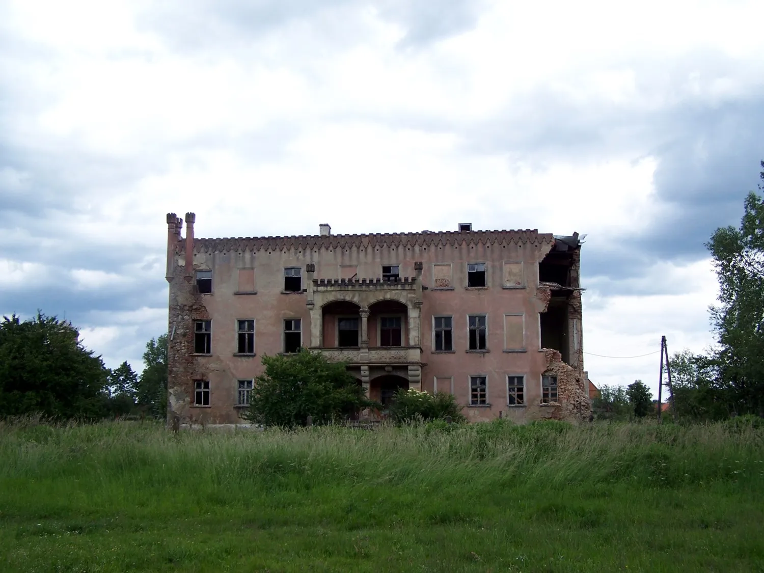 Photo showing: View to palace in Górzyn (Lower Silesia, Poland) from back