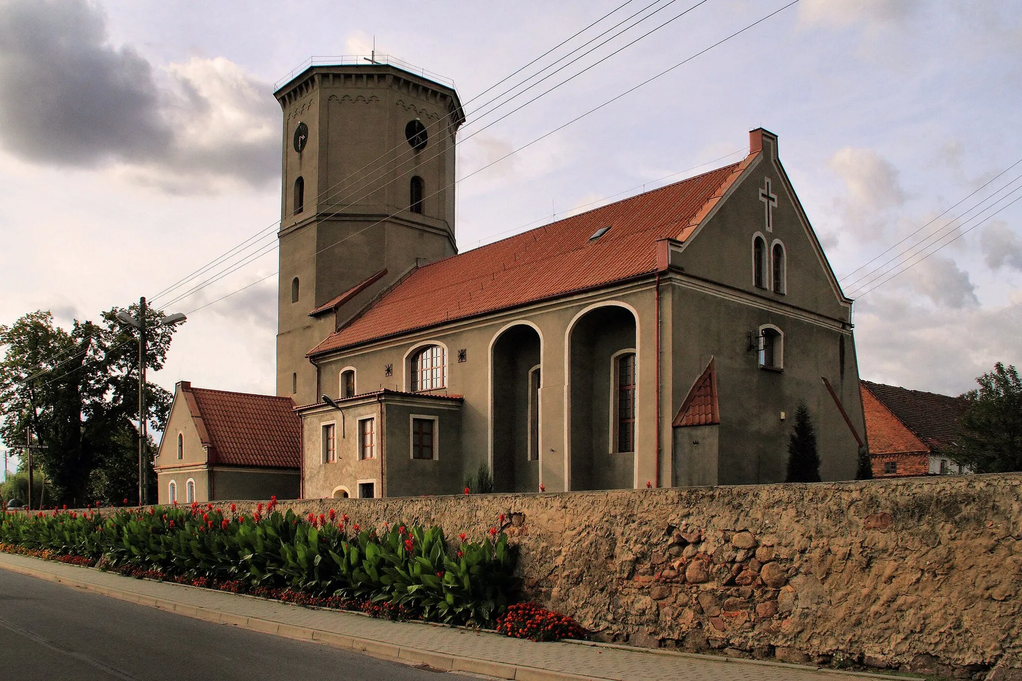 Photo showing: Chróstnik - dawny kościół ewangelicki, obecnie rzymskokatolicki filialny pw. MB Bolesnej Cmentarz przykościelny zabytek nr A/1463/947