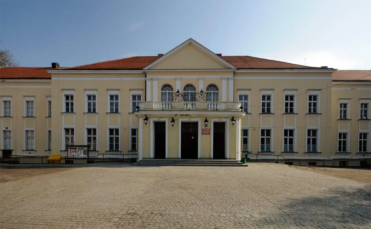Photo showing: Pałac von Hoymów, obecnie siedziba Urzędu Miasta.