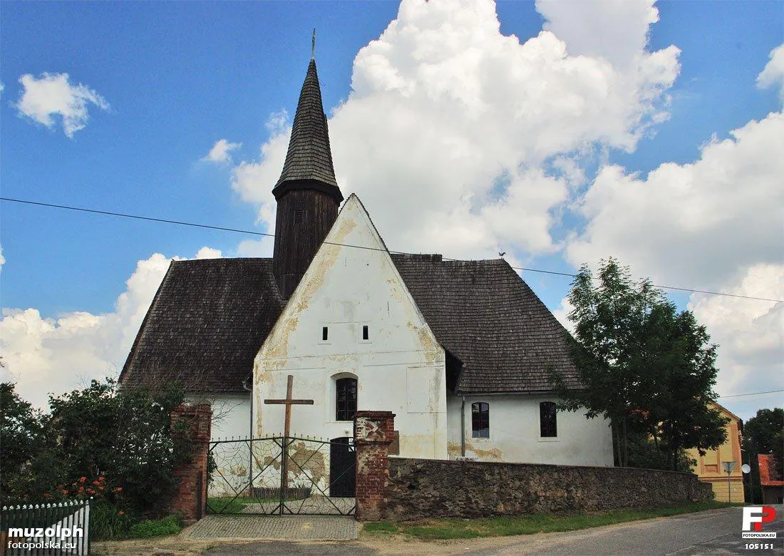 Photo showing: Kościół w Zarzycy, widok od południa.