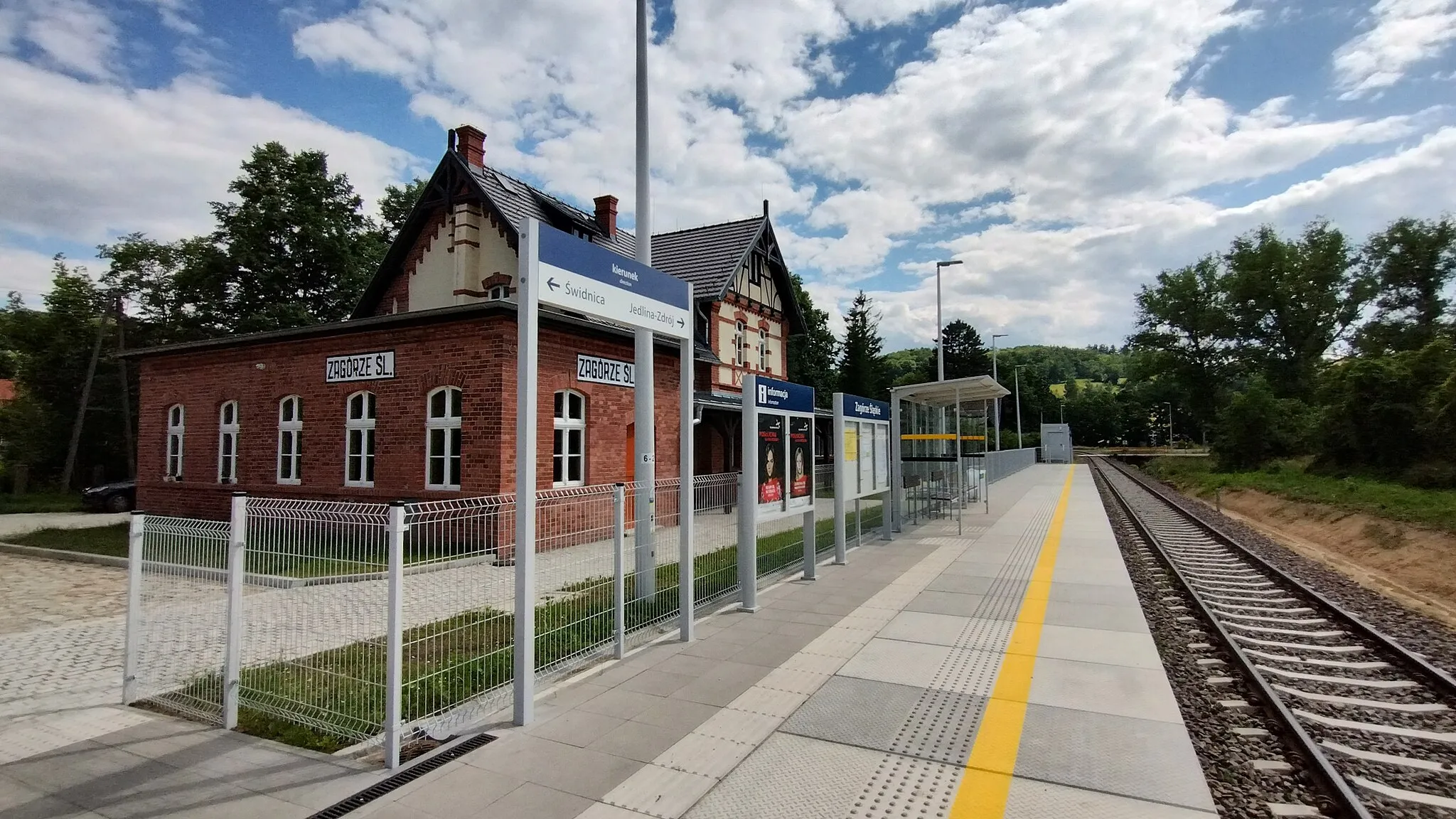 Photo showing: Zagórze Śląskie (przystanek kolejowy) (railway station in Zagórze Śląskie, Poland)