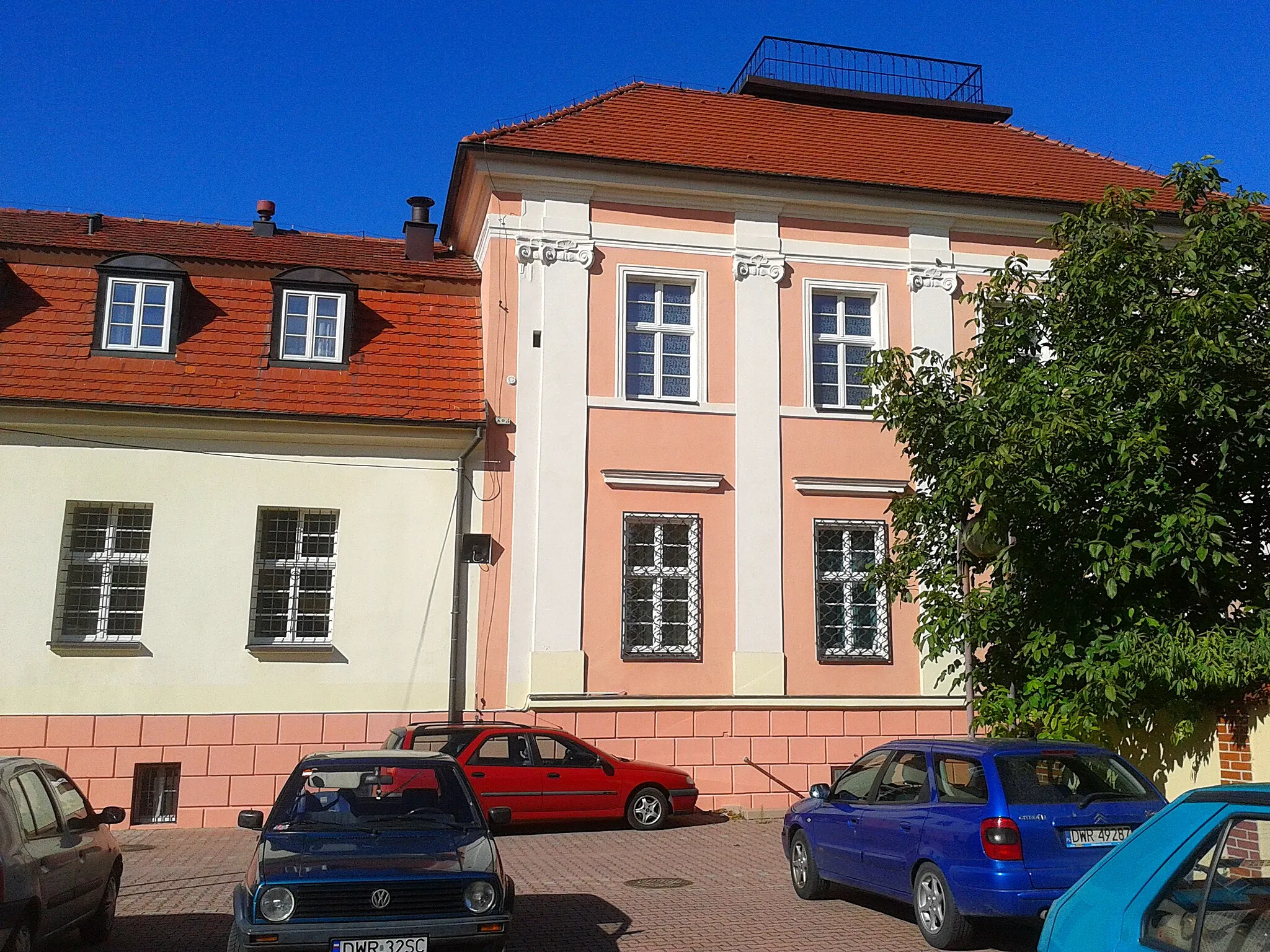 Photo showing: Wierzbice, ul. Lipowa 44 - pałac, obecnie zakład opiekuńczo-leczniczy (zabytek nr A/3855/1819)