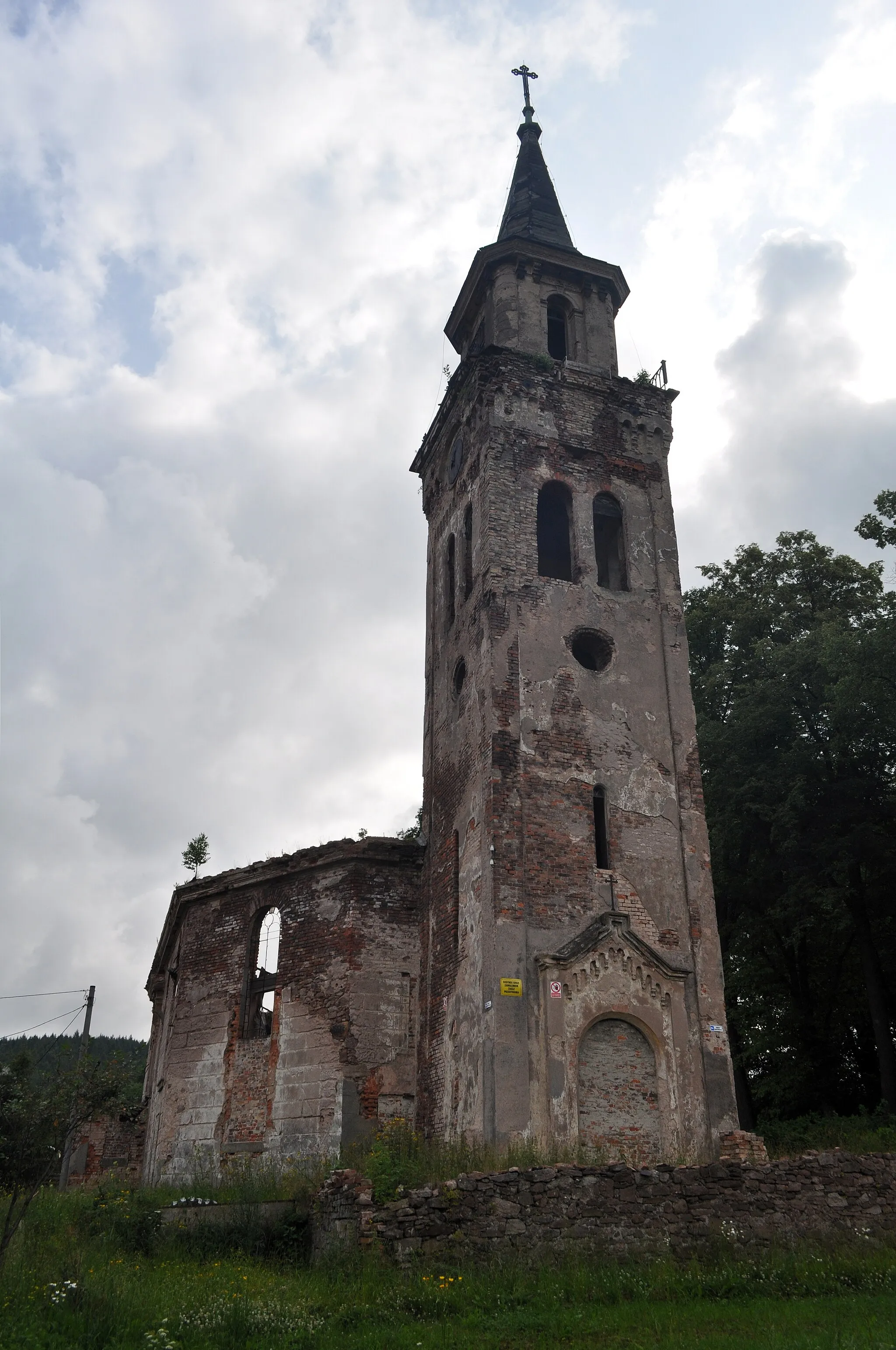 Photo showing: Lutheran church ruins in Unisław Śląski, Poland