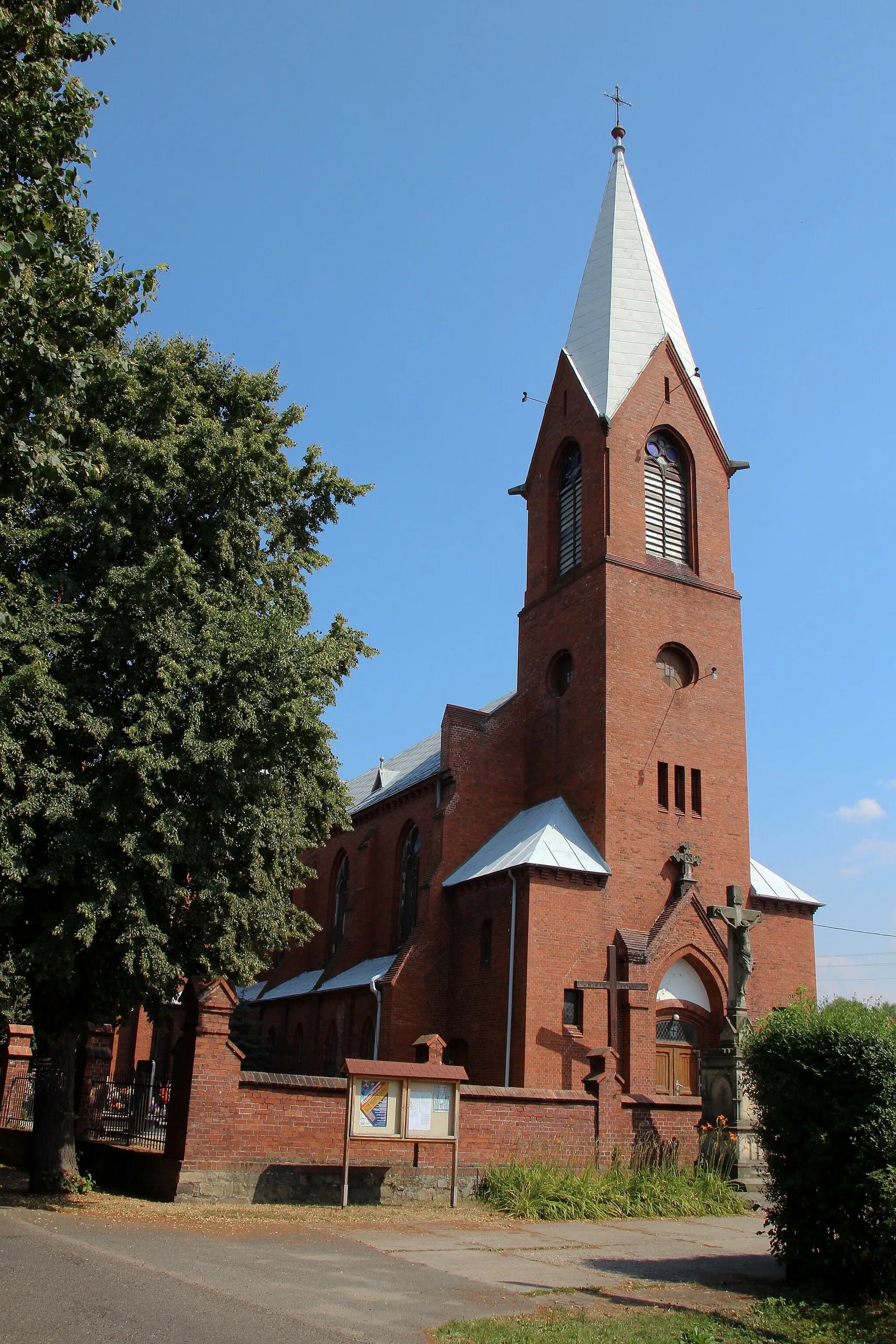 Photo showing: Trzeboszowice – rzymskokatolicki kościół parafialny pw. św. Jadwigi