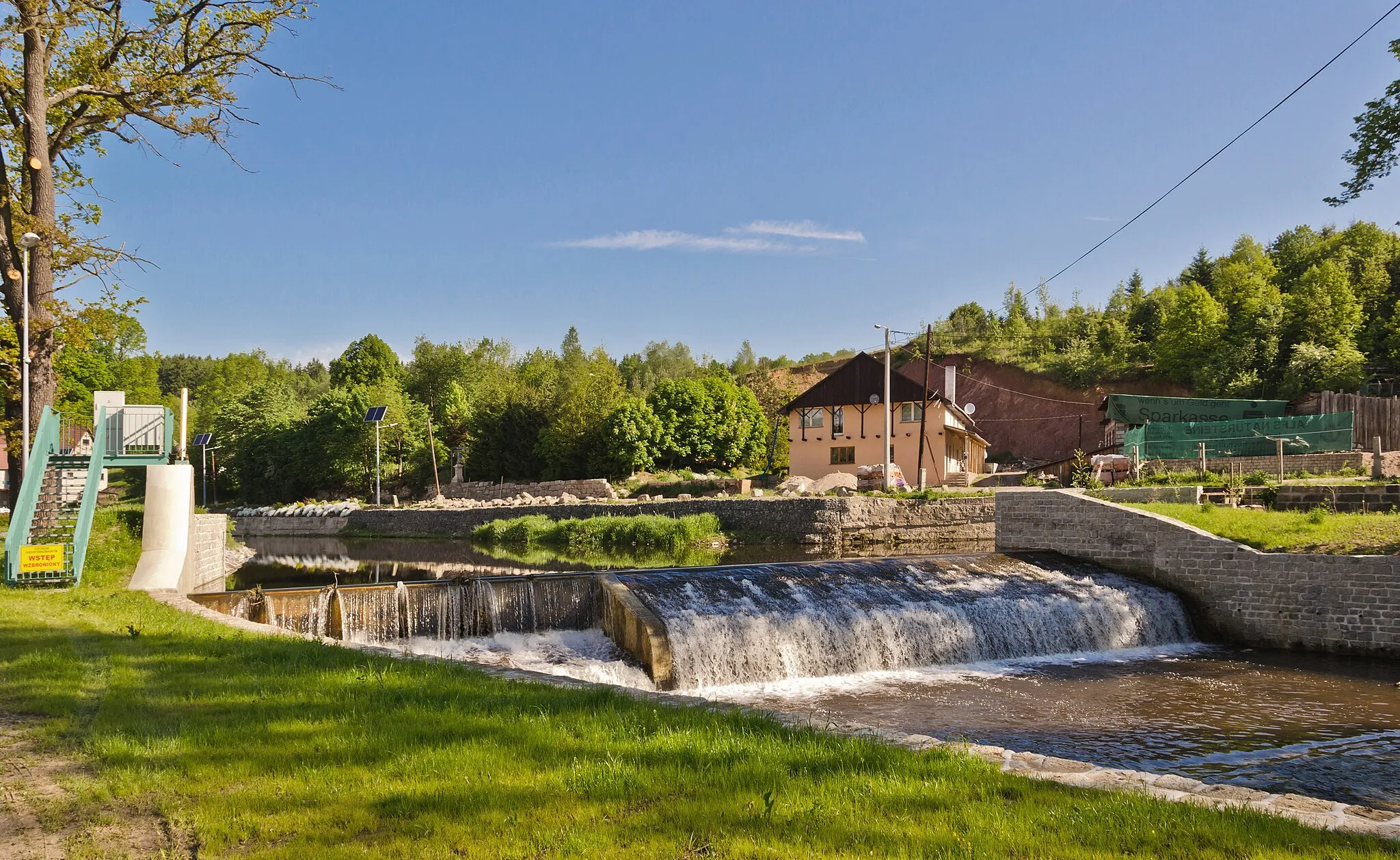 Photo showing: Bystrzyca Dusznicka River in Szalejów Dolny, waterfall