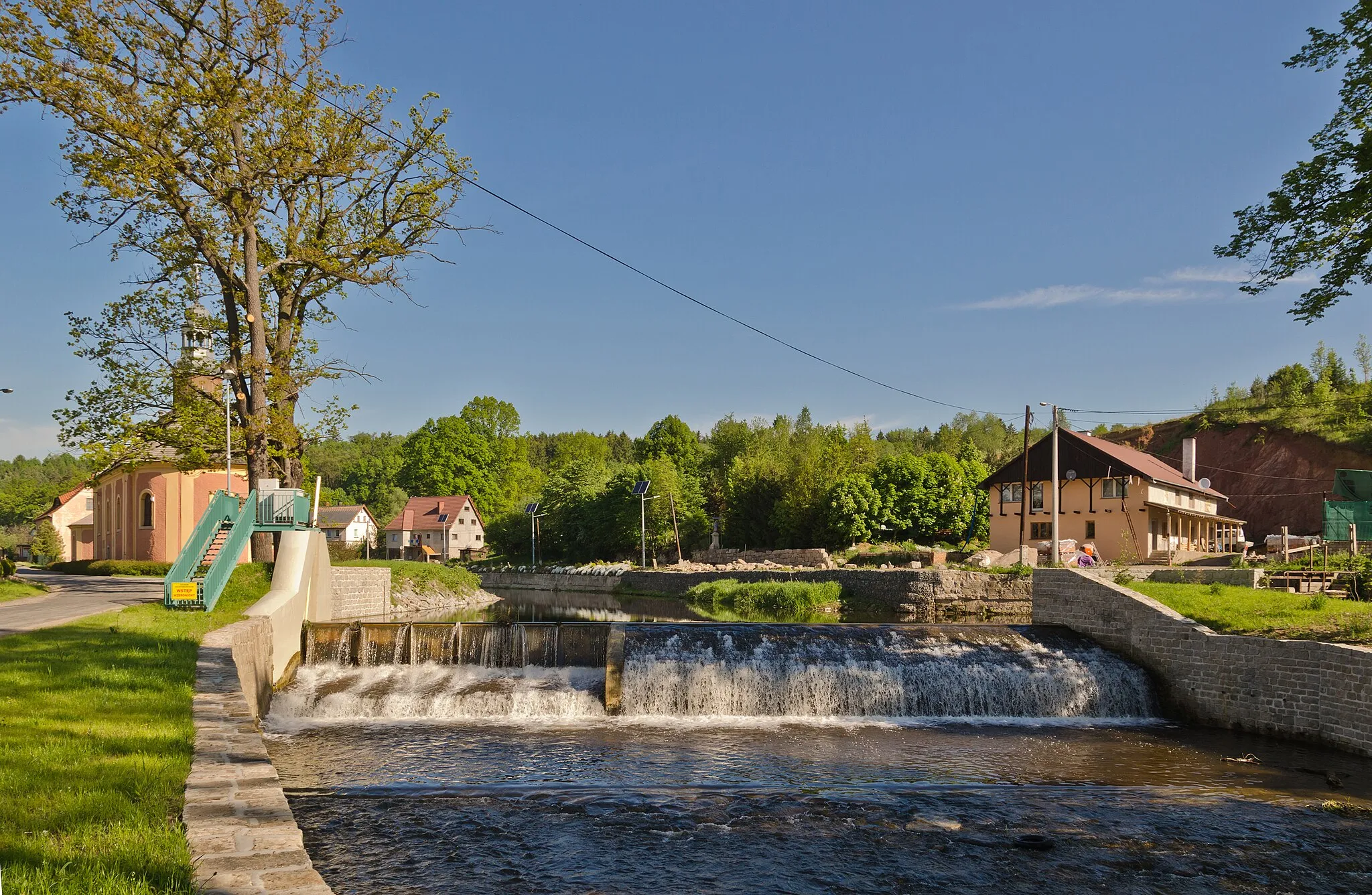 Photo showing: Bystrzyca Dusznicka River in Szalejów Dolny, waterfall