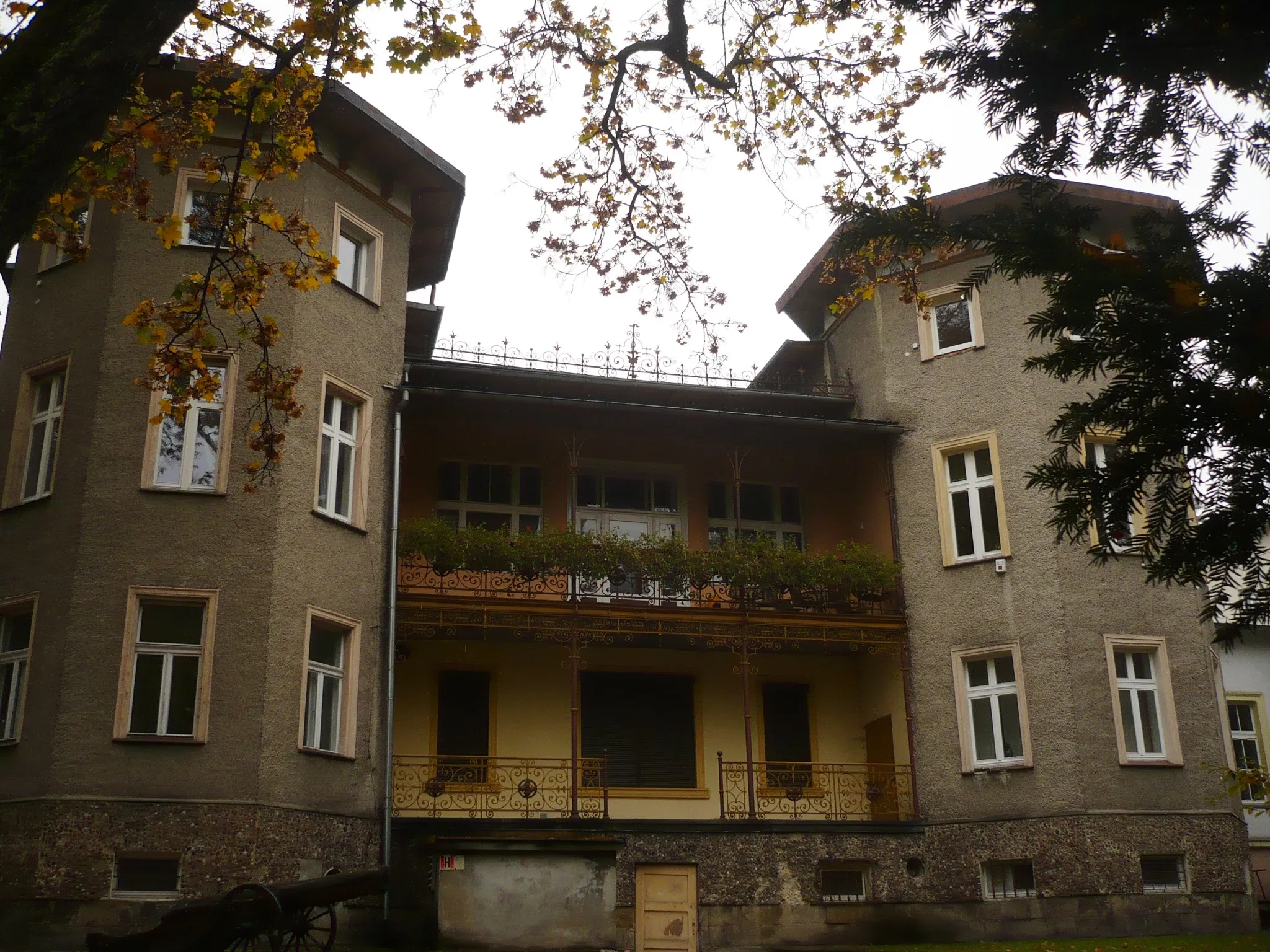 Photo showing: Sokołowsko Park Zdrojowy, ul. Parkowa - zespół dawnego sanatorium dr. T. Römplera, obecnie sanatorium "Biały Orzeł"