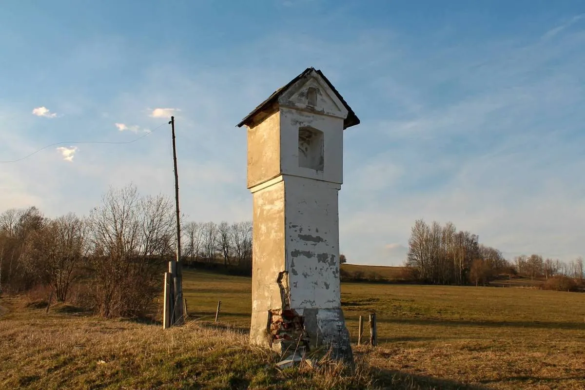 Photo showing: Boží muka ve Vysokých Žibřidovicích u cesty na Větrovec