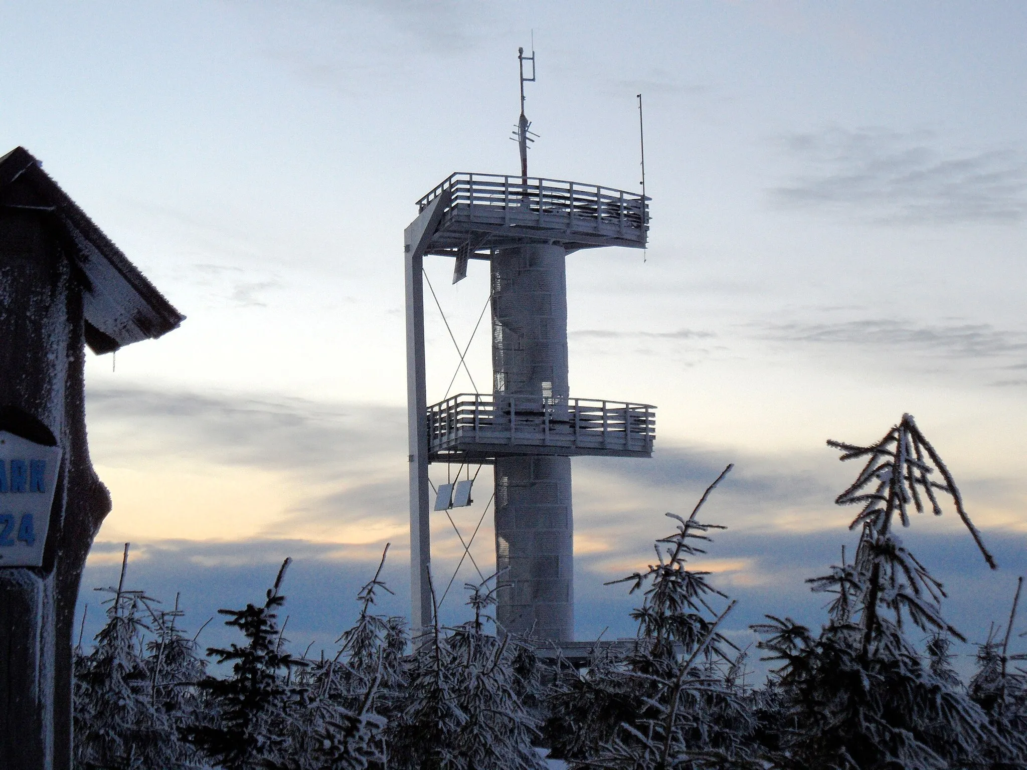 Photo showing: The lookout tower on Smrk mountain in the Jizera mountains.