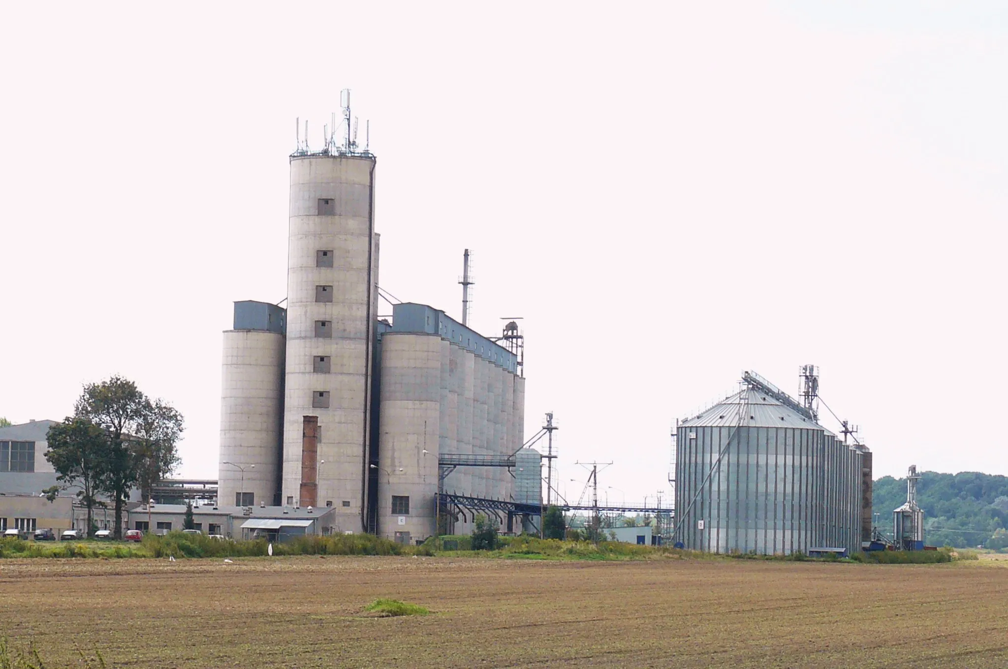 Photo showing: Silos in Mietków, Poland.