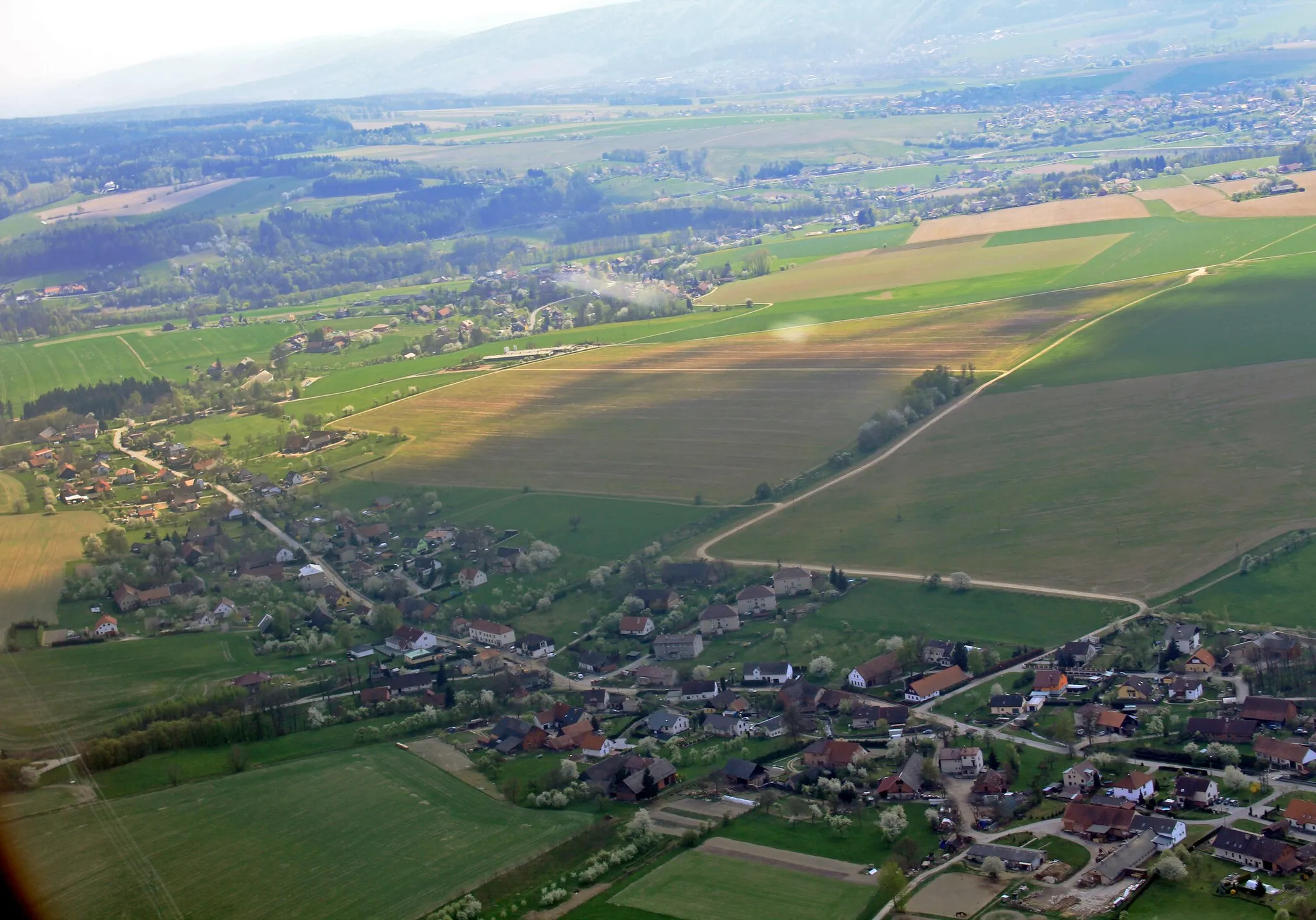 Photo showing: Villages Dlouhá Ves and Roveň part of town Rychnov nad Kněžnou from air, eastern Bohemia, Czech Republic