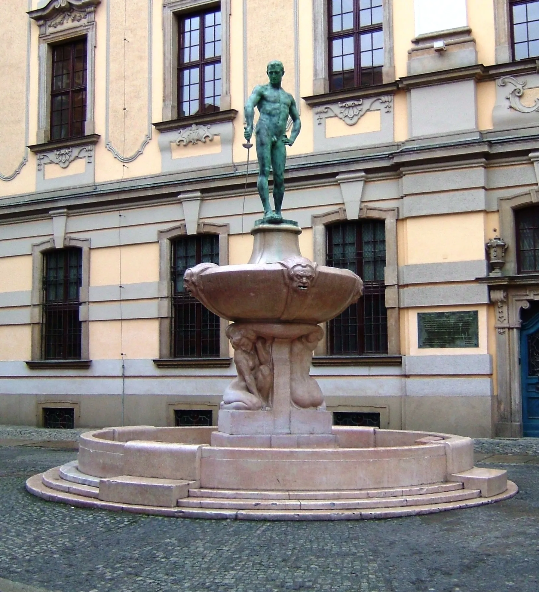 Photo showing: The Fencer behind the Wroclaw University.