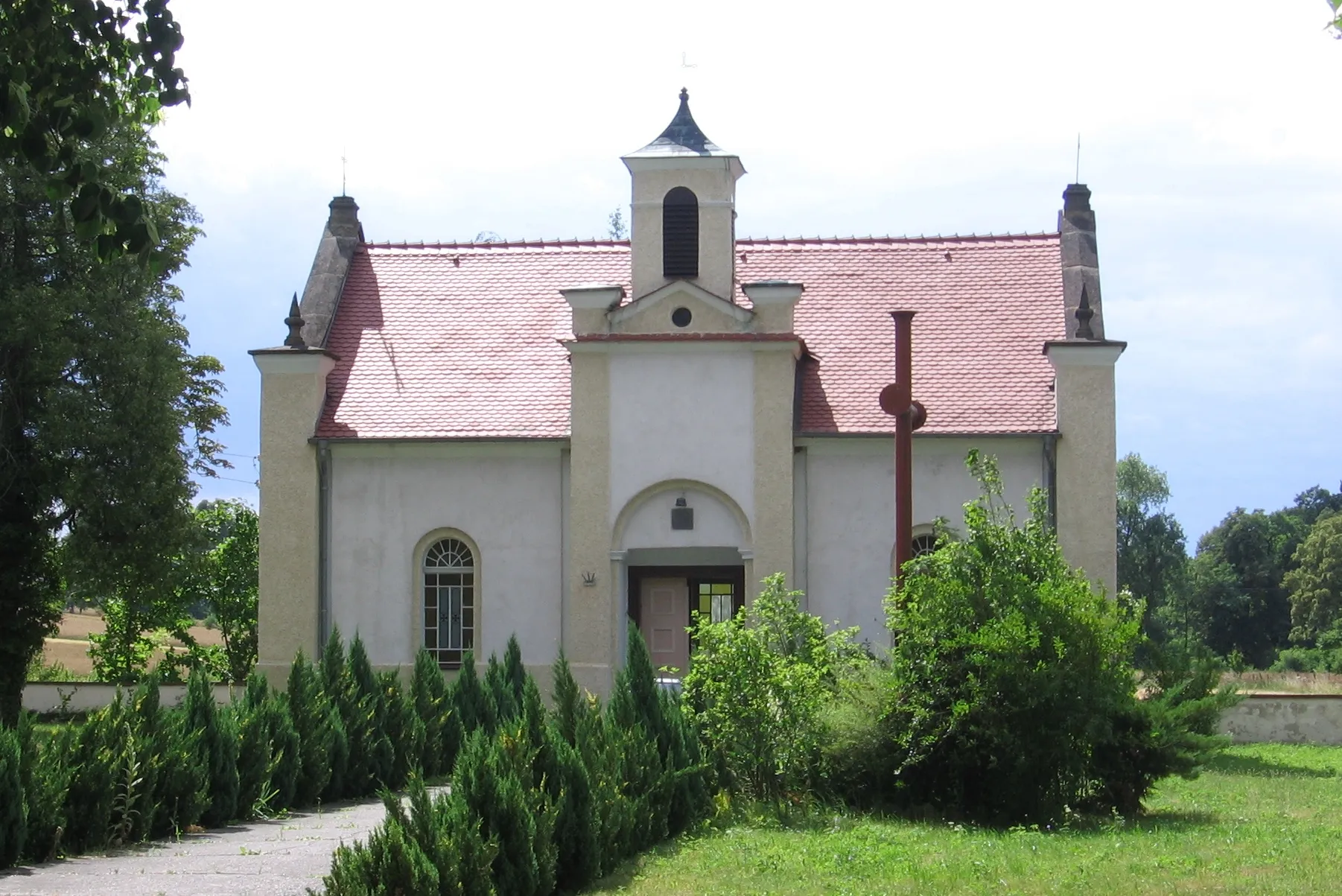 Photo showing: Cemetery chapel of St. Christopher in Maniów near Sobótka