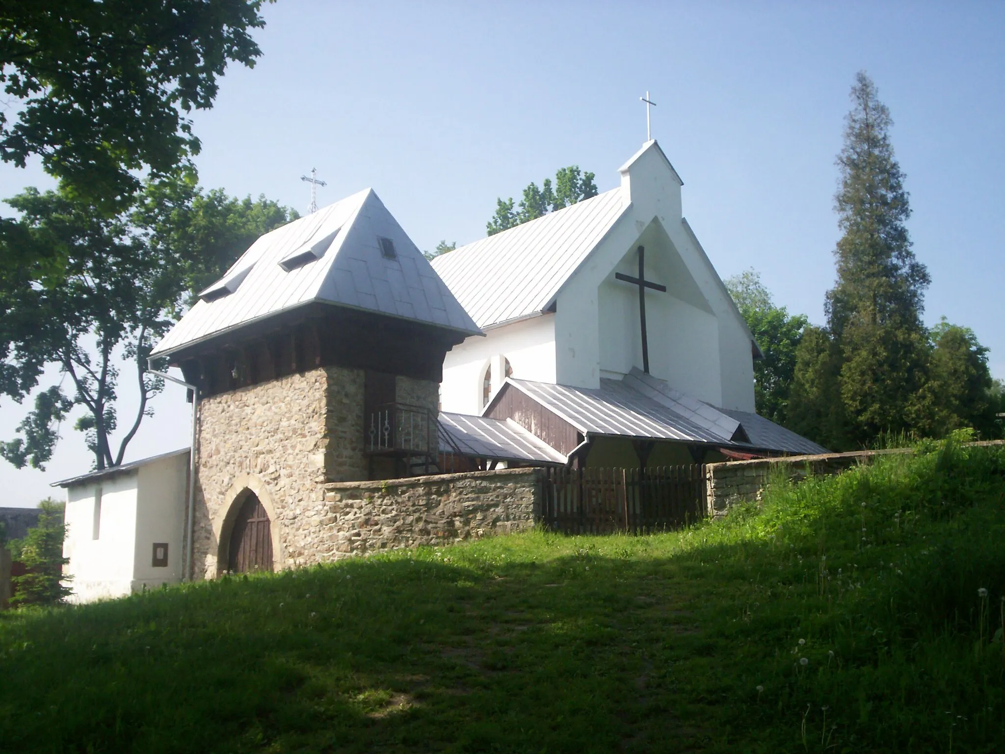 Photo showing: Strzyżowiec – kościół pw Podwyższenia Krzyża Świętego.