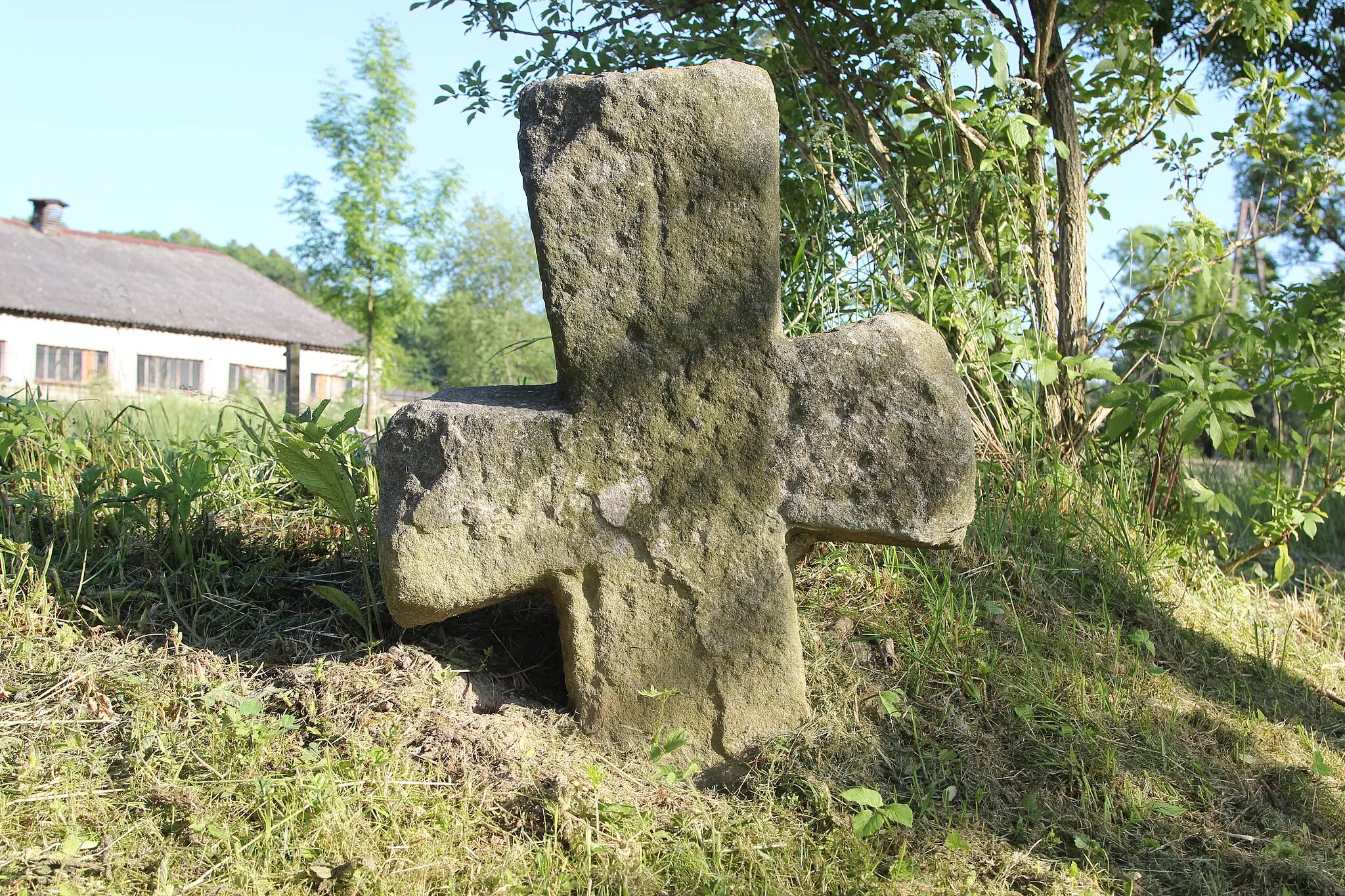 Photo showing: Stone cross in Nielestno.