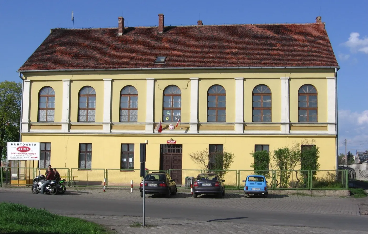 Photo showing: village Psary near Wrocław: elementary school