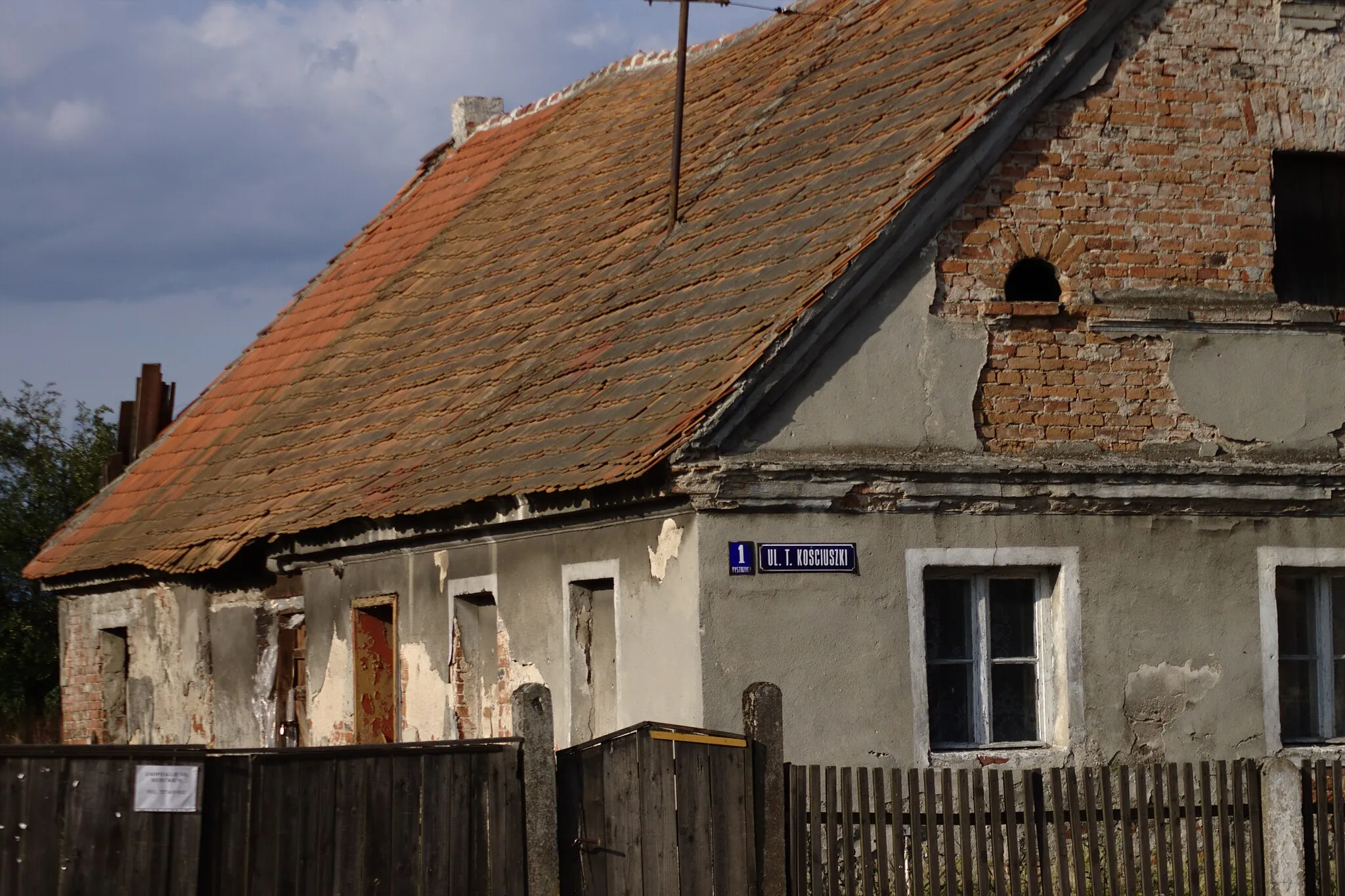 Photo showing: Houses in the village of Bystrzyca, Powiat Oławski (District), South Silesian Voivodeship, Poland