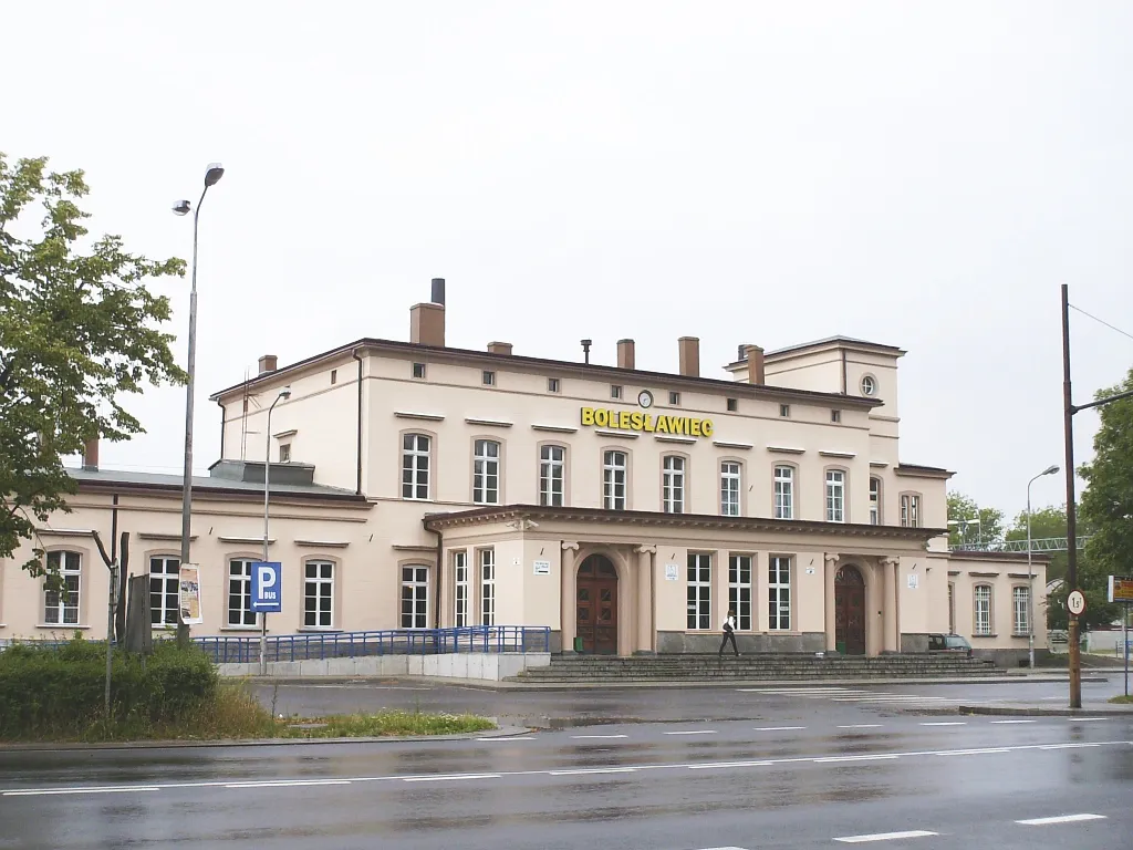 Photo showing: Railway station in Boleslawiec, Poland