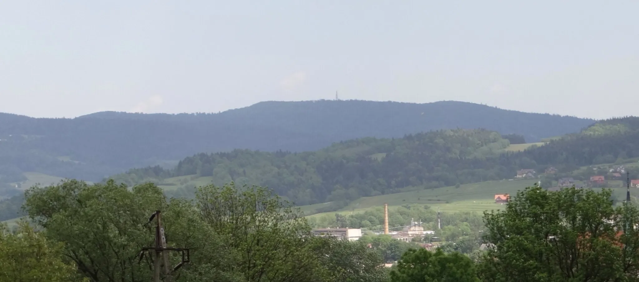 Photo showing: Widok z cmentarza w Grybowie na masyw Maślanej Góry