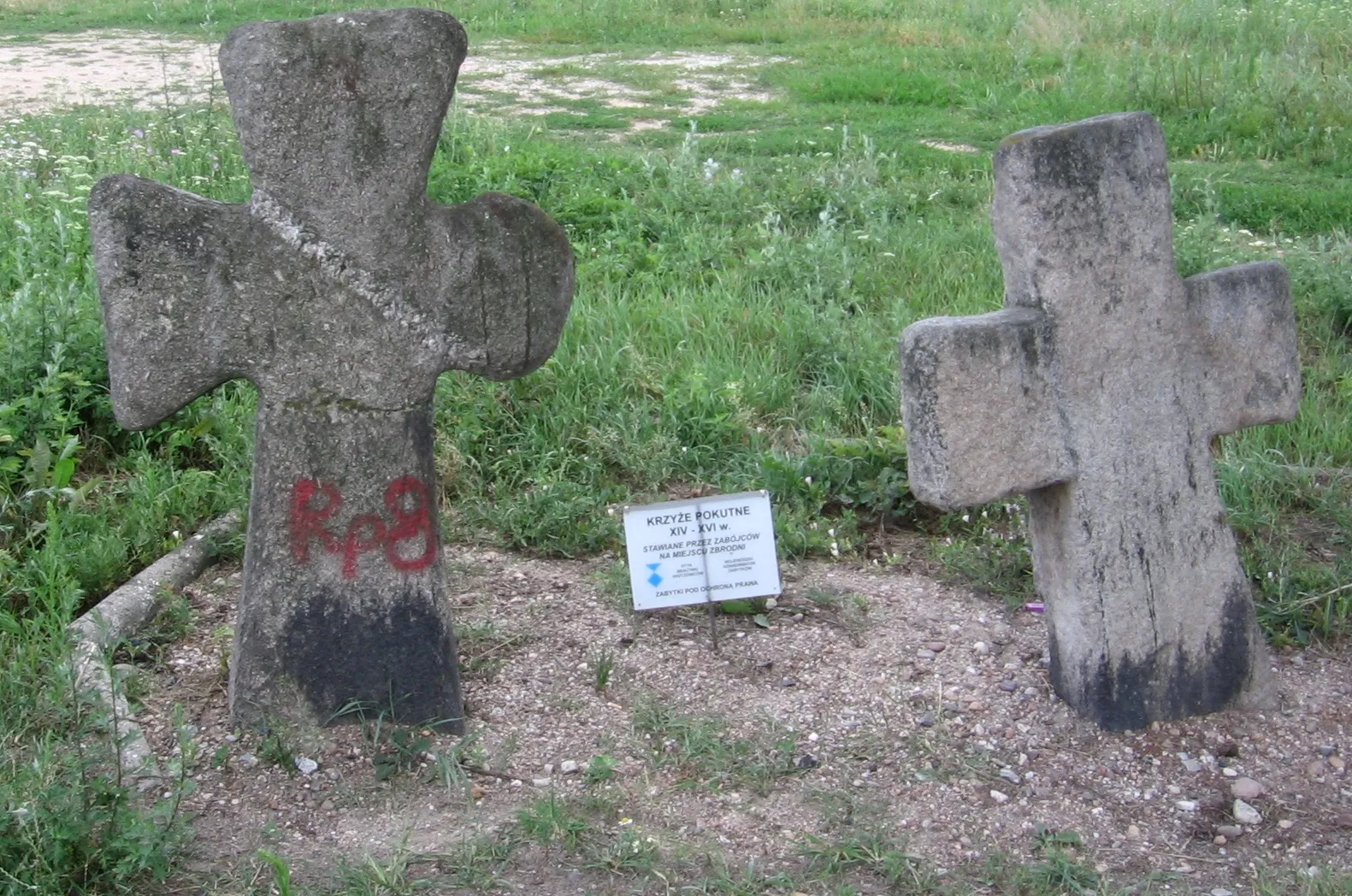 Photo showing: Stone crosses near the crossroad - village Proszkowice near Sobótka