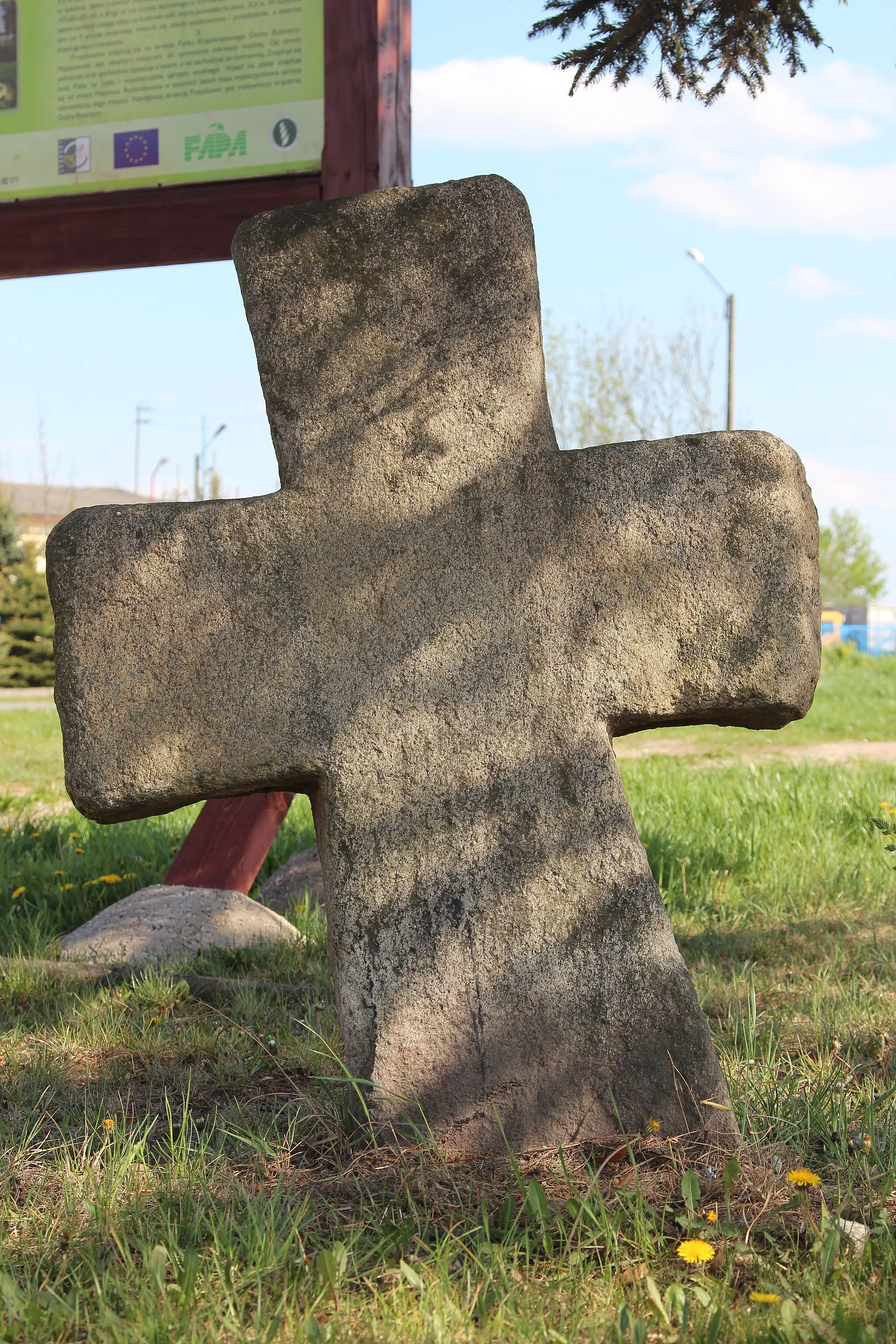 Photo showing: Stone cross in Proszkowice