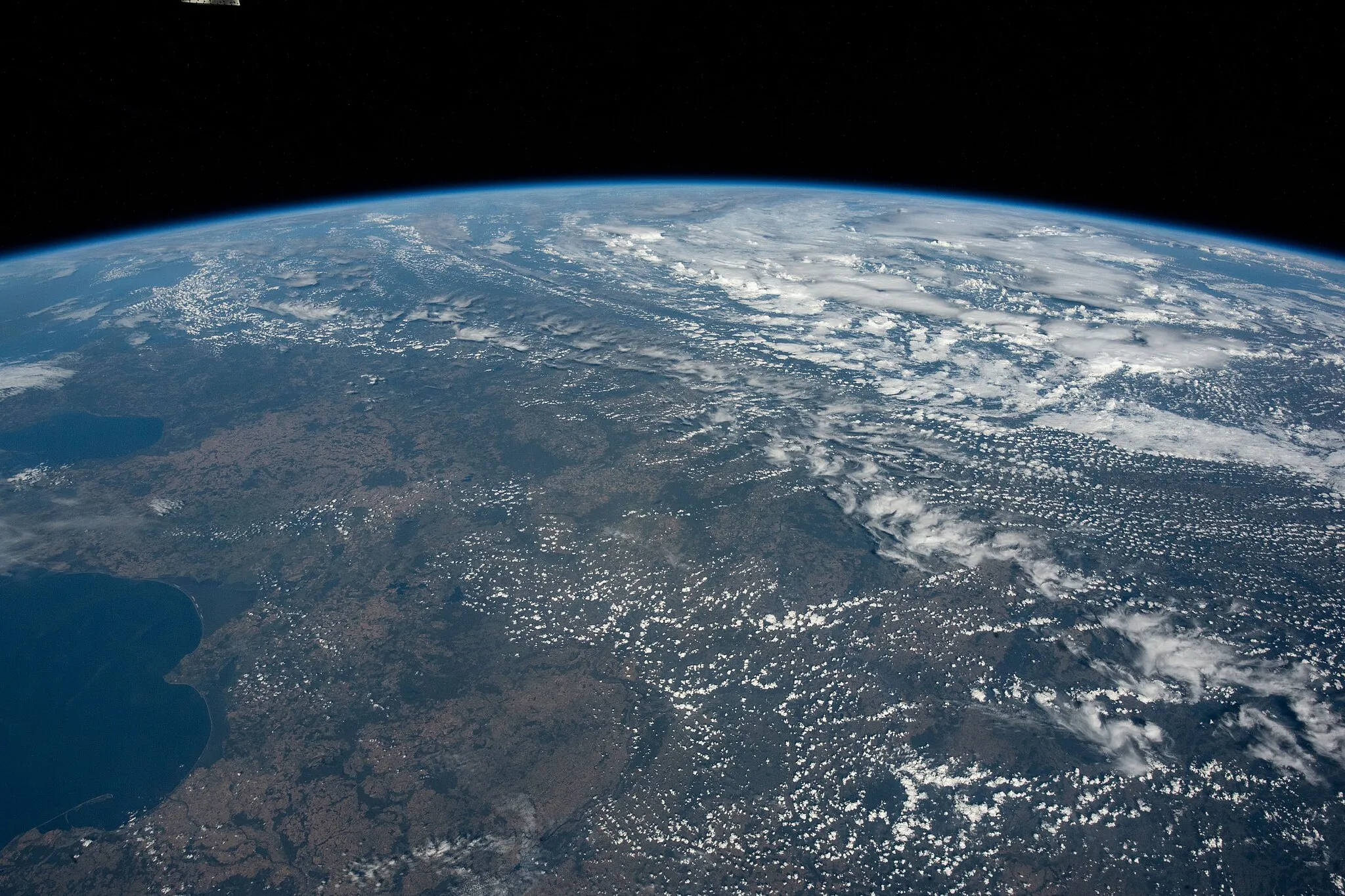 Photo showing: View of Earth taken during ISS Expedition 67.