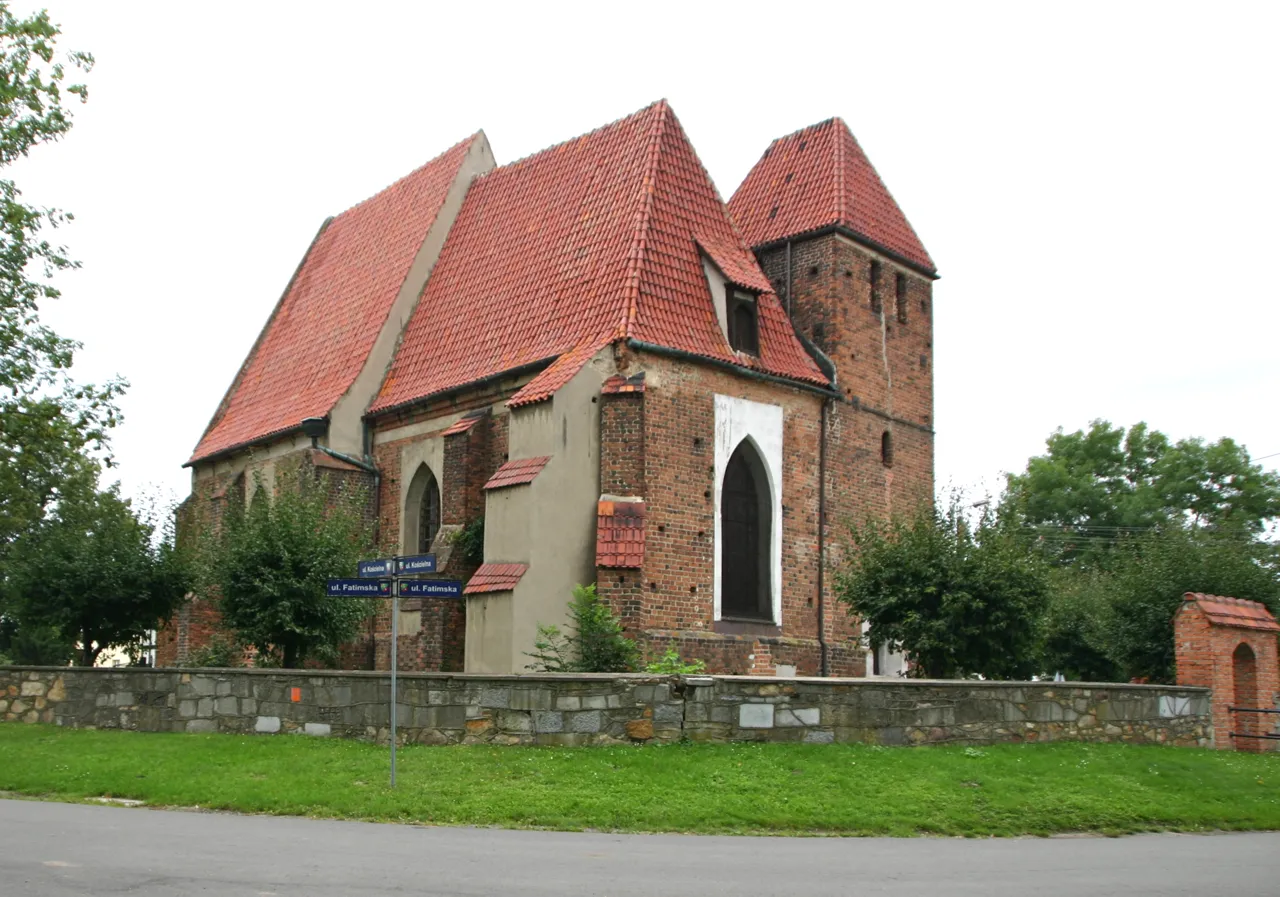 Photo showing: Tyniec Mały (niem. Klein Tinz) – kościół parafialny p.w. Wniebowzięcia NMP (zabytek nr rejestr. 1226/1813).