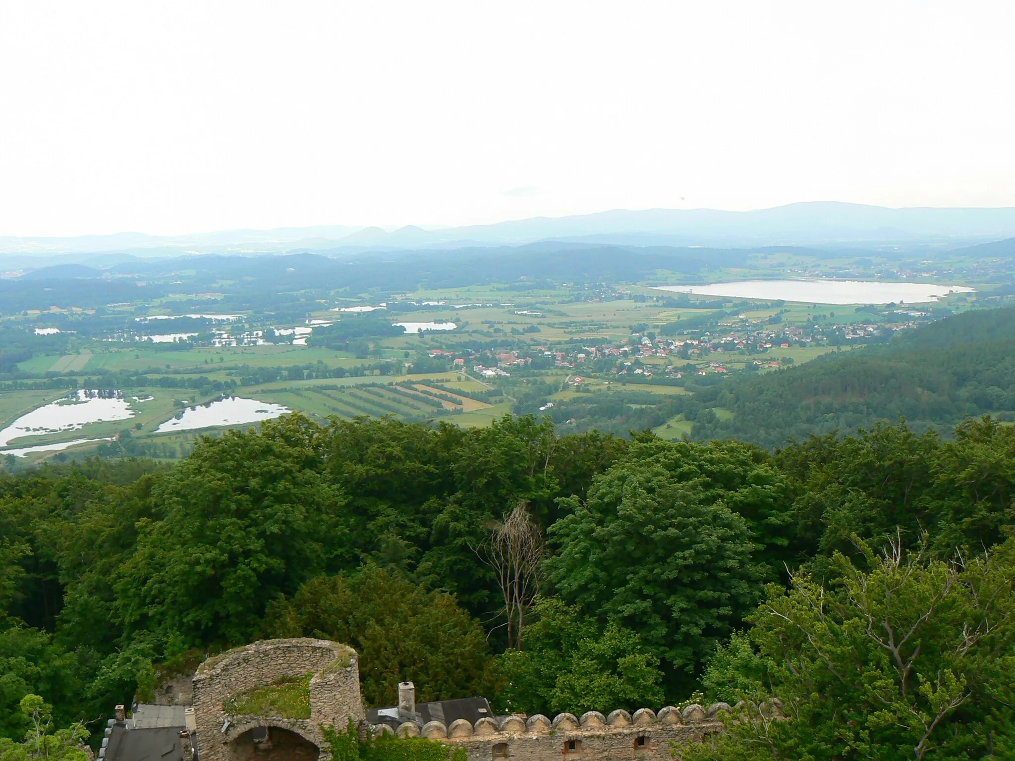 Photo showing: Podgórzyn – wieś w Polsce położona w województwie dolnośląskim, w powiecie jeleniogórskim, w gminie Podgórzyn – widok z zamku Chojnik.