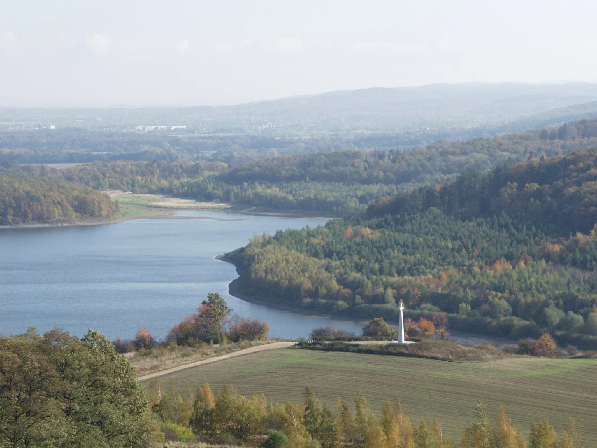 Photo showing: widok z wieży na zalew w Dobromierzu