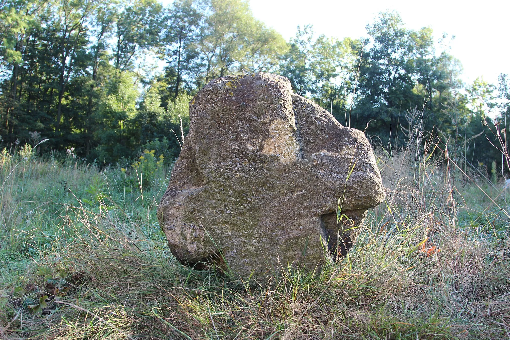 Photo showing: First stone cross in Lubiechów.