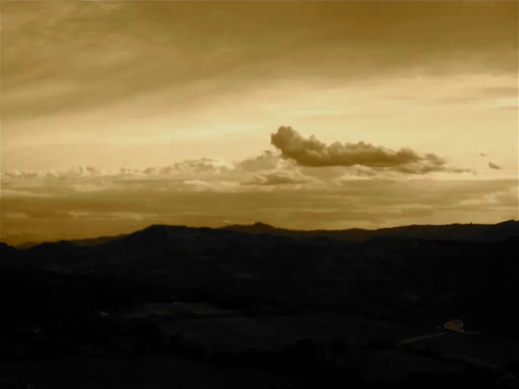 Photo showing: Il cielo di maggio visto da Cavatore