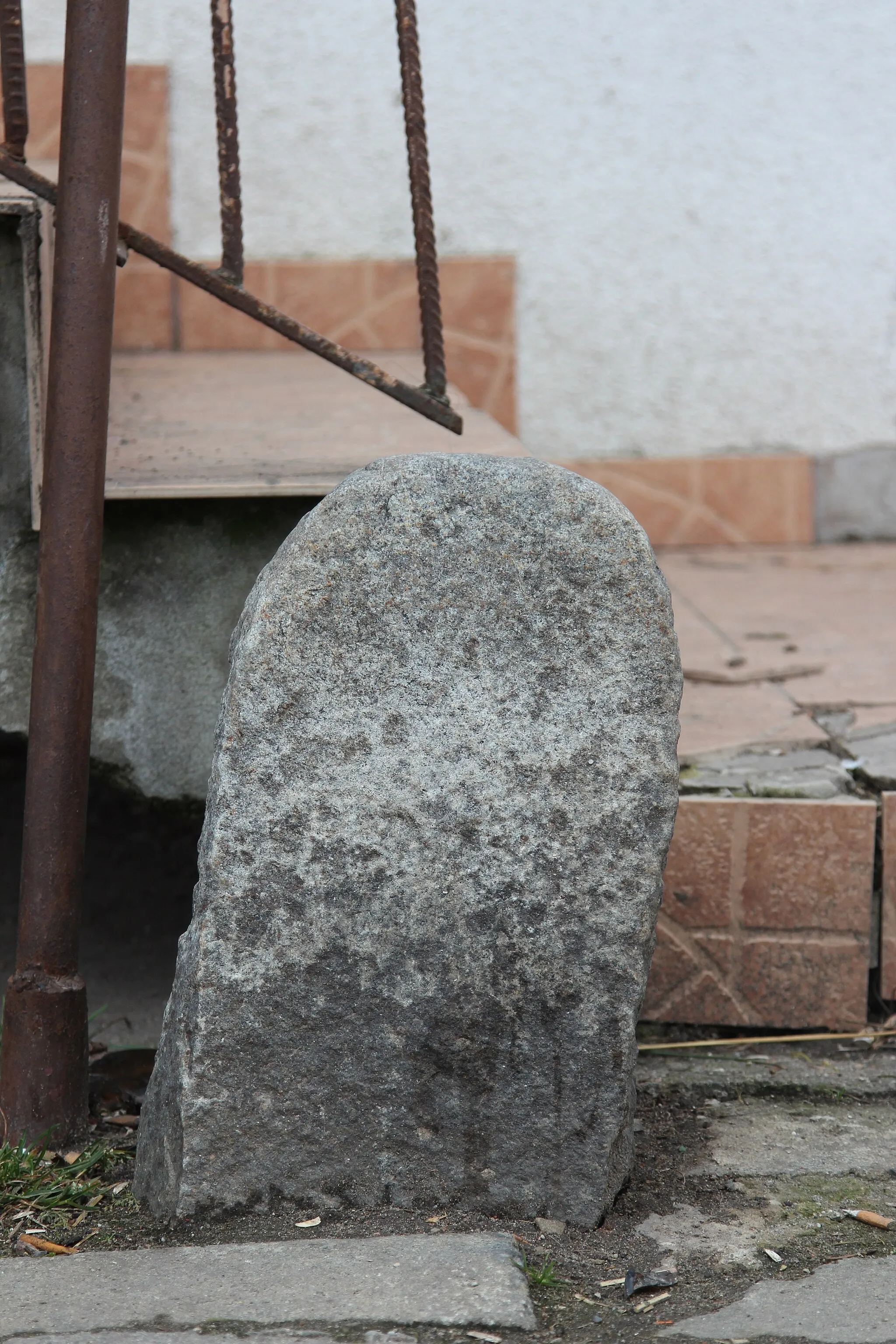 Photo showing: Stone cross in Podgaj