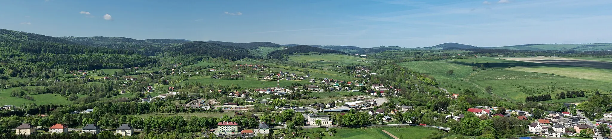 Photo showing: View of Szczytna and Góry Stołowe from Szczytnik