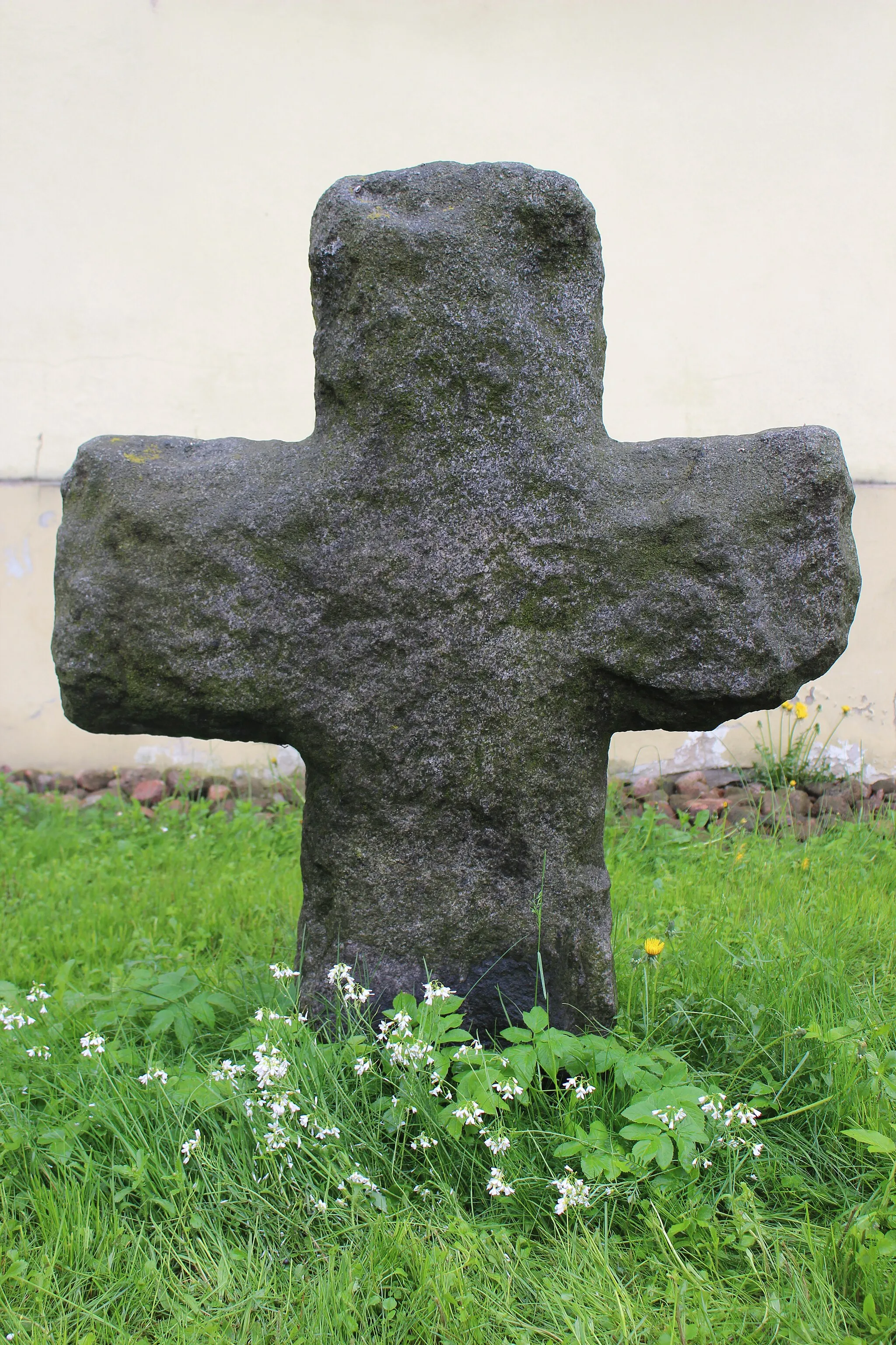 Photo showing: Stone cross in Wojnowice, Wrocław County