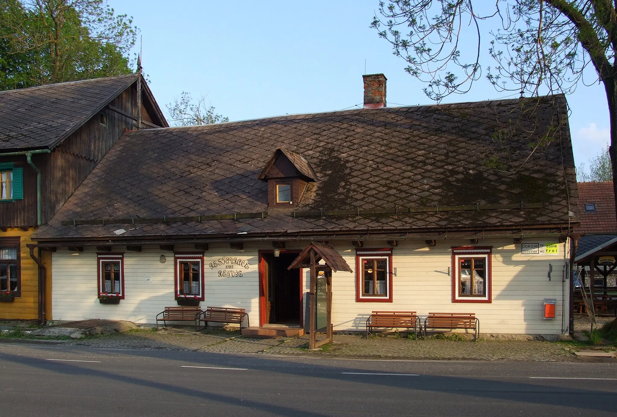 Photo showing: Restaurace Rejvíz