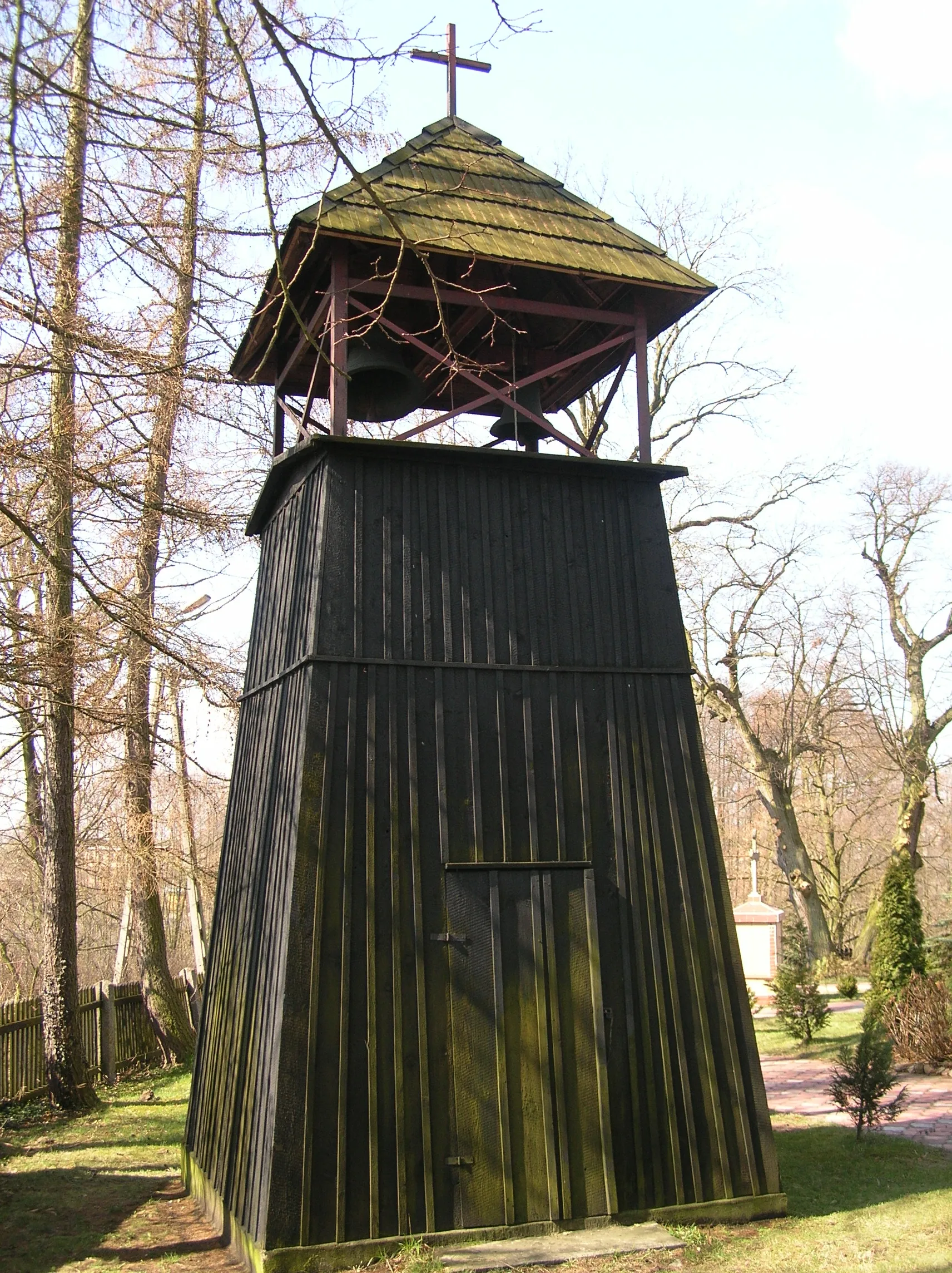 Photo showing: Wooden tower bell; St. Andrew's church in Słupia pod Bralinem