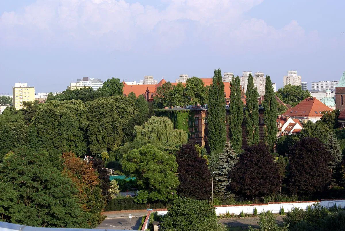 Photo showing: Widok na Ogród Botaniczny od strony ul. Świętokrzyskiej.
