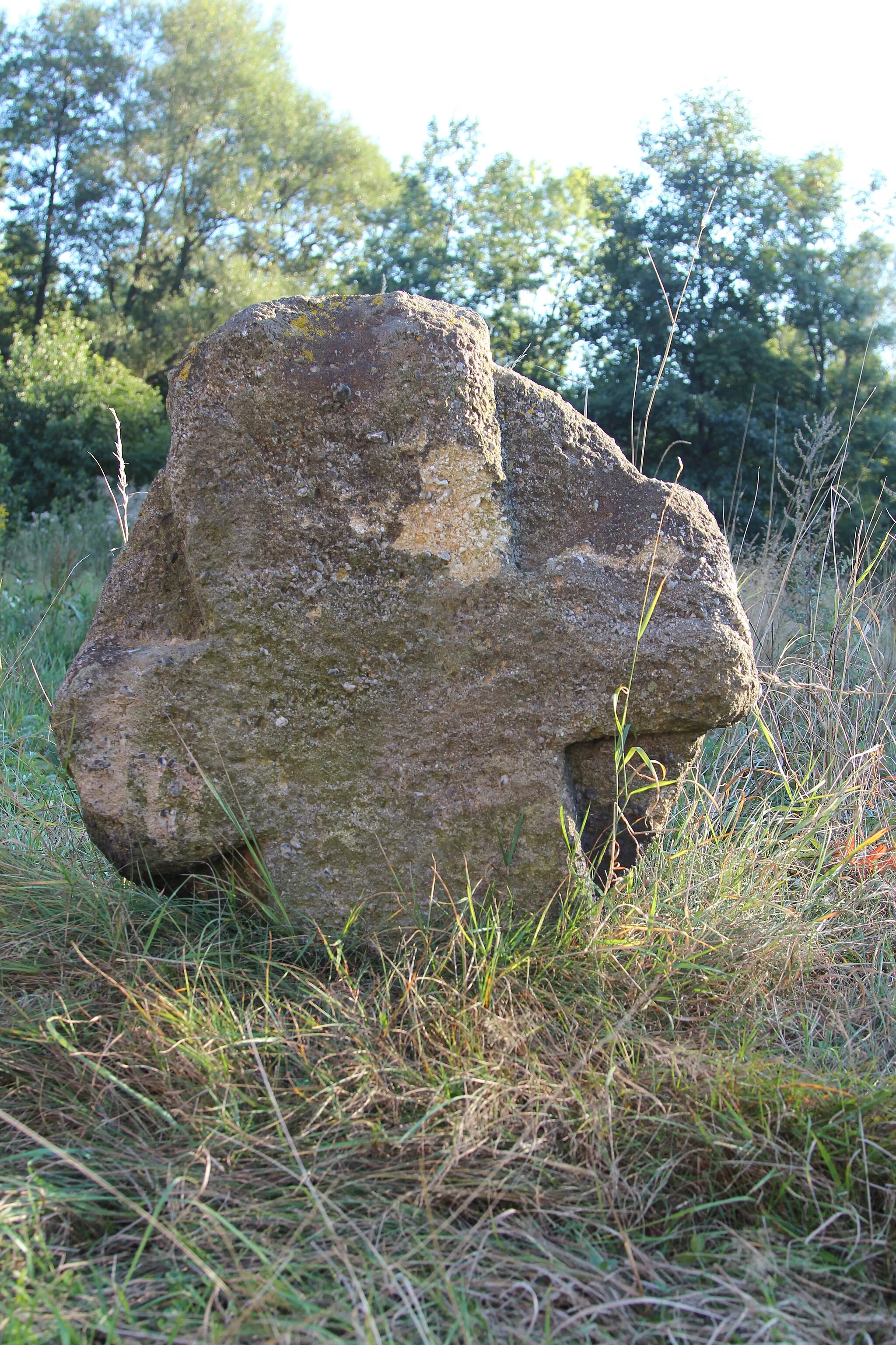 Photo showing: First stone cross in Lubiechów.