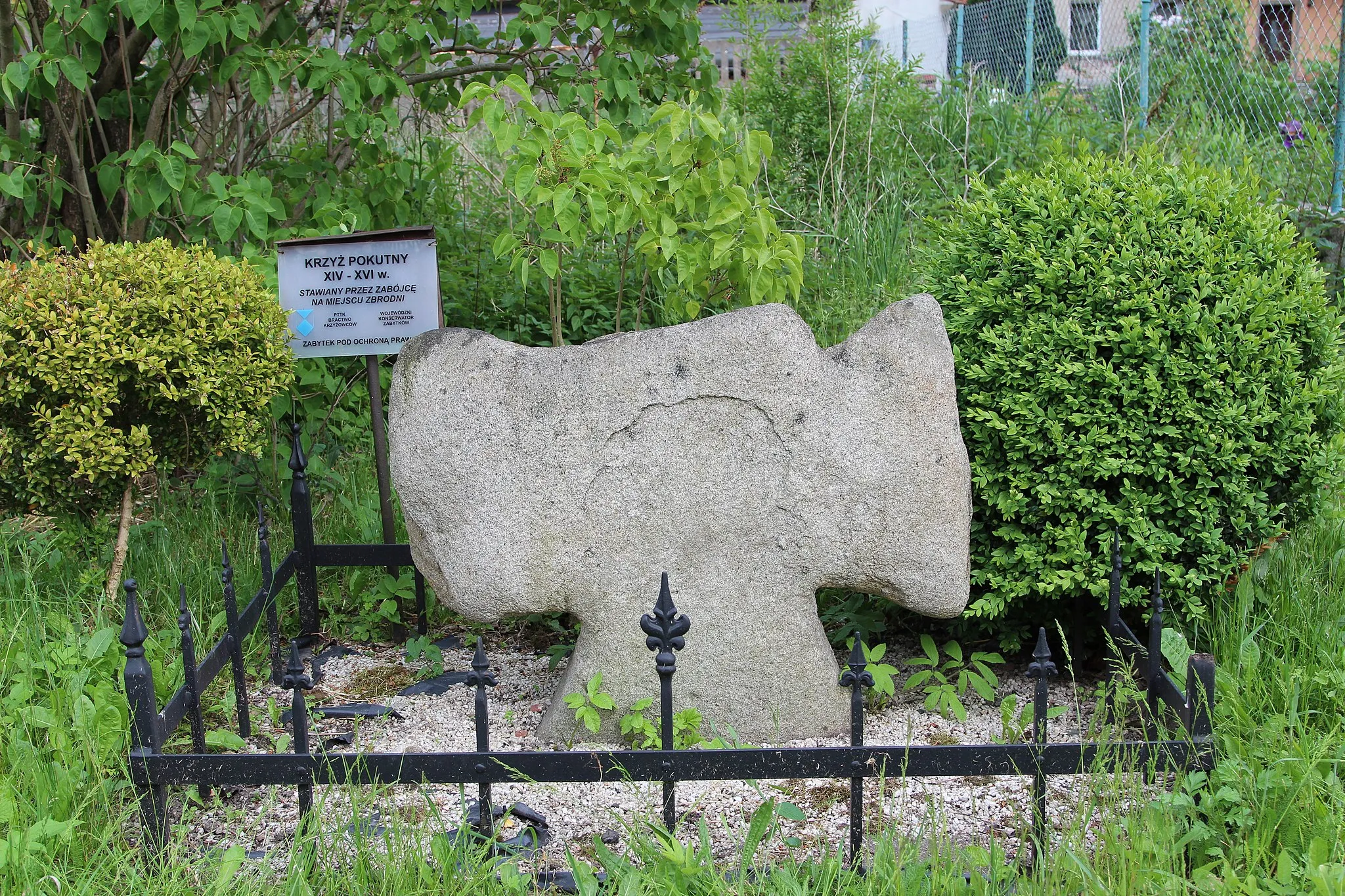 Photo showing: Stone cross in Biała.